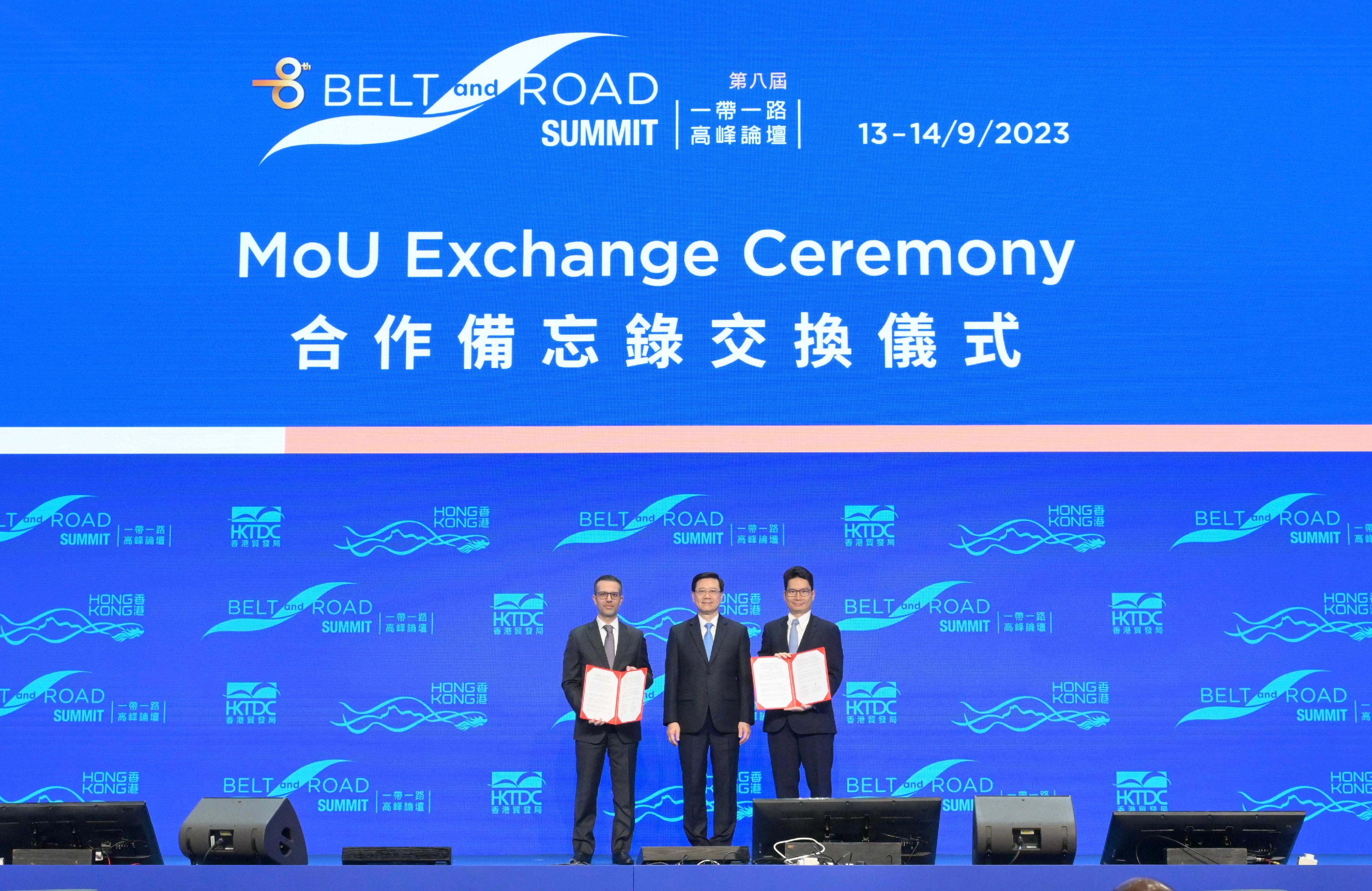 The Chief Executive, Mr John Lee, attended the eighth Belt and Road Summit today (September 13).  Photo shows Mr Lee (centre) witnessing the Under Secretary for Financial Services and the Treasury, Mr Joseph Chan (right), exchanging the Memorandum of Understanding with the representative from the Department of Economy and Tourism of Dubai. 