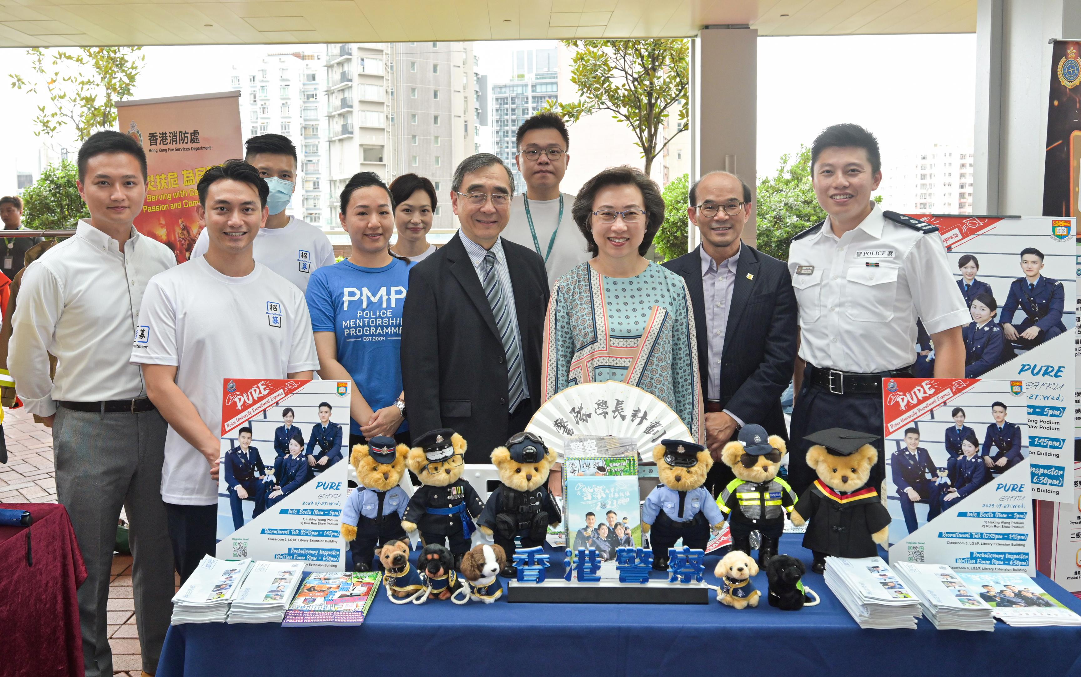 The Secretary for the Civil Service, Mrs Ingrid Yeung, visited the University of Hong Kong today (September 14). She toured the Government Career Fair being held at the campus with the Provost and Deputy Vice-Chancellor of the university, Professor Richard Wong, and encouraged students to join the civil service to serve the public. Mrs Yeung (front row, third right), Professor Wong (front row, fourth right) and the Dean of Student Affairs, Professor Samson Tse (front row, second right), are pictured with officers of the Hong Kong Police Force at the department's booth.