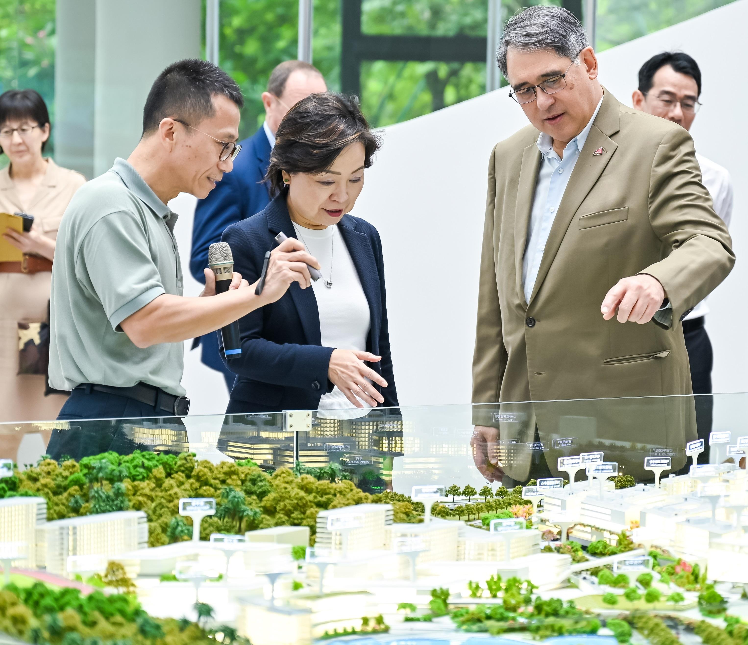 The Secretary for Education, Dr Choi Yuk-lin (centre), accompanied by the Chairman of the Council of City University of Hong Kong, Mr Lester Garson Huang (right), receives a briefing on the progress of the campus development of City University of Hong Kong (Dongguan) during her visit to the university today (September 14).