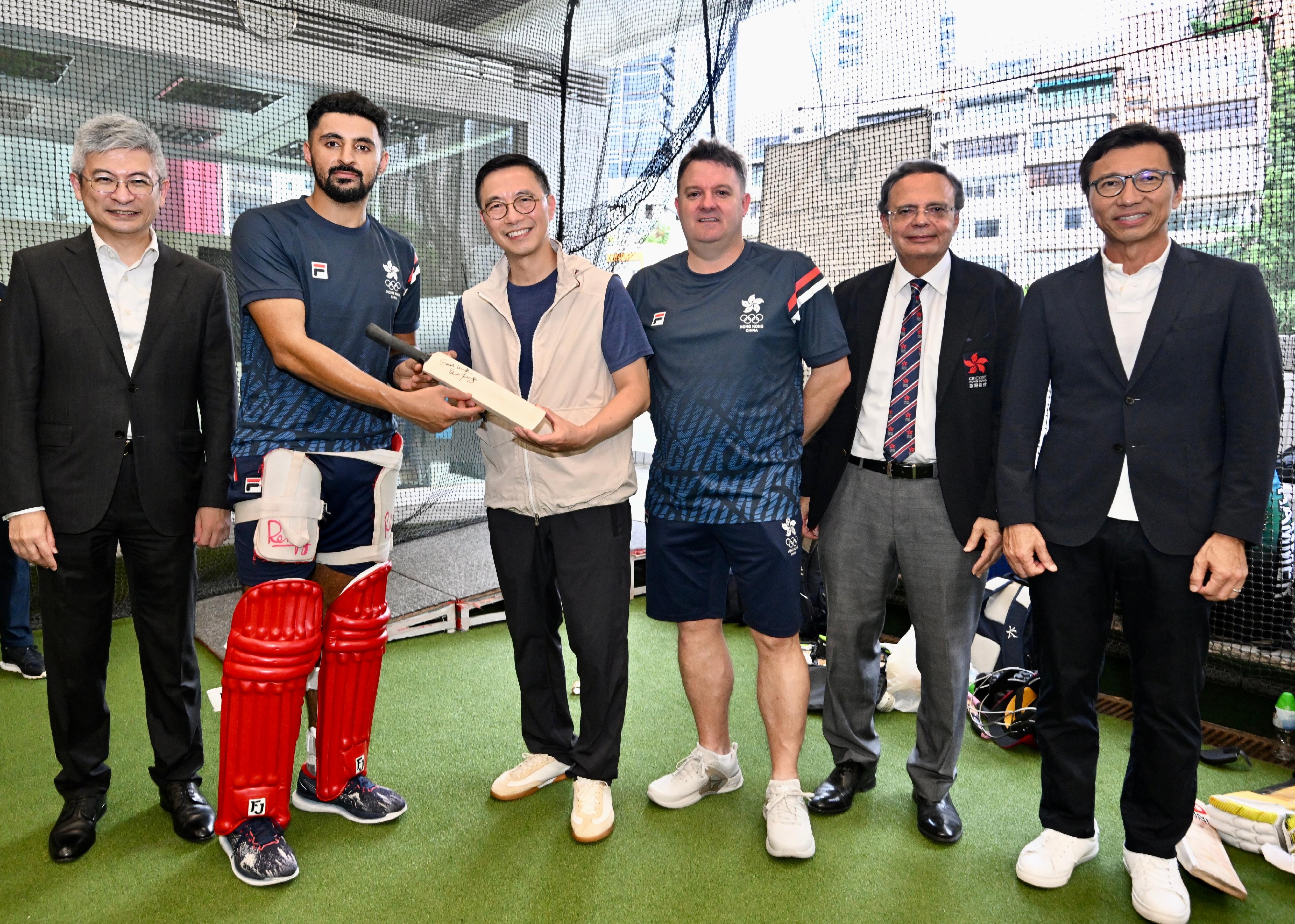 The Secretary for Culture, Sports and Tourism, Mr Kevin Yeung (third left), accompanied by the Under Secretary for Culture, Sports and Tourism, Mr Raistlin Lau (first left), and the Commissioner for Sports, Mr Sam Wong (first right), yesterday (September 13) afternoon visited the Craigengower Cricket Club to show support to cricket athletes while they were preparing for the Asian Games in Hangzhou. Mr Yeung also autographed on a cricket bat for athletes.