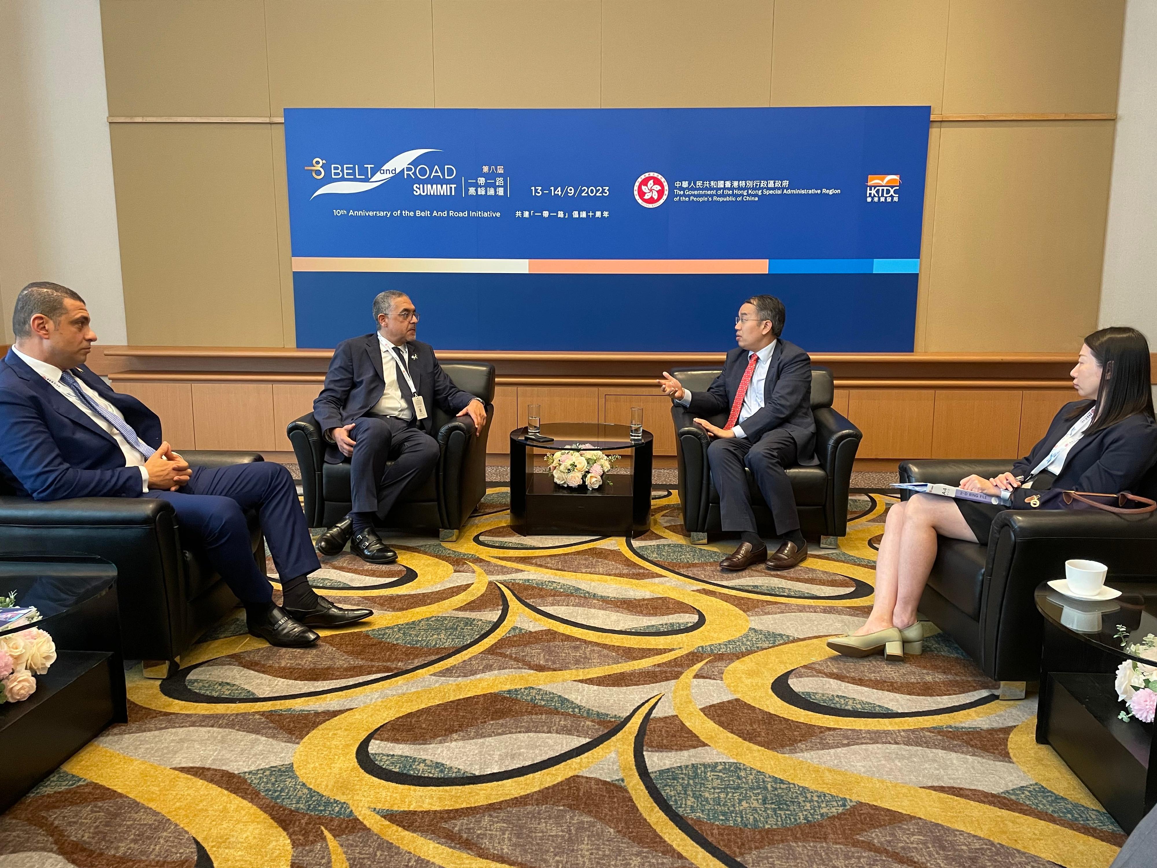The Secretary for Financial Services and the Treasury, Mr Christopher Hui (second right), met with the Chief Executive Officer of the General Authority for Investment and Free Zones of Egypt, Mr Hossam Heiba (second left), on the sidelines of the Belt and Road Summit yesterday (September 13). 