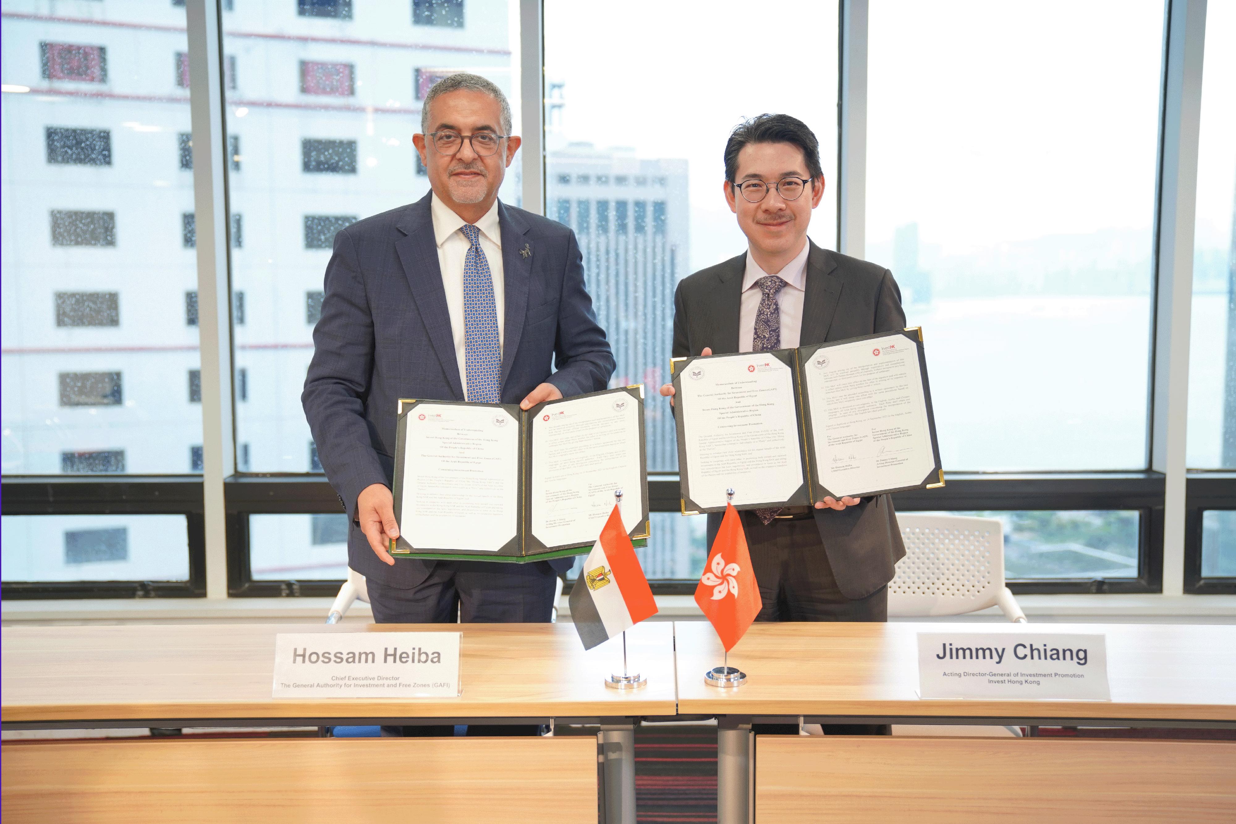 The Acting Director-General of Investment Promotion at Invest Hong Kong, Dr Jimmy Chiang (right), and the Chief Executive Director of the General Authority for Investment and Free Zones, Mr Hossam Heiba, sign a Memorandum of Understanding today (September 14) at InvestHK Head Office pledging mutual co-operation on investment promotion exchanges and support. 


