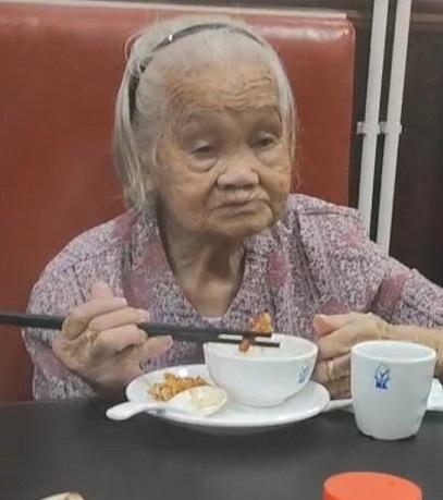 Wang Xiao-ying, aged 88, is about 1.4 metres tall, 40 kilograms in weight and of thin build. She has a square face with yellow complexion and short white hair. She was last seen wearing a pink floral shirt, trousers, a black headband and carrying a walking stick.