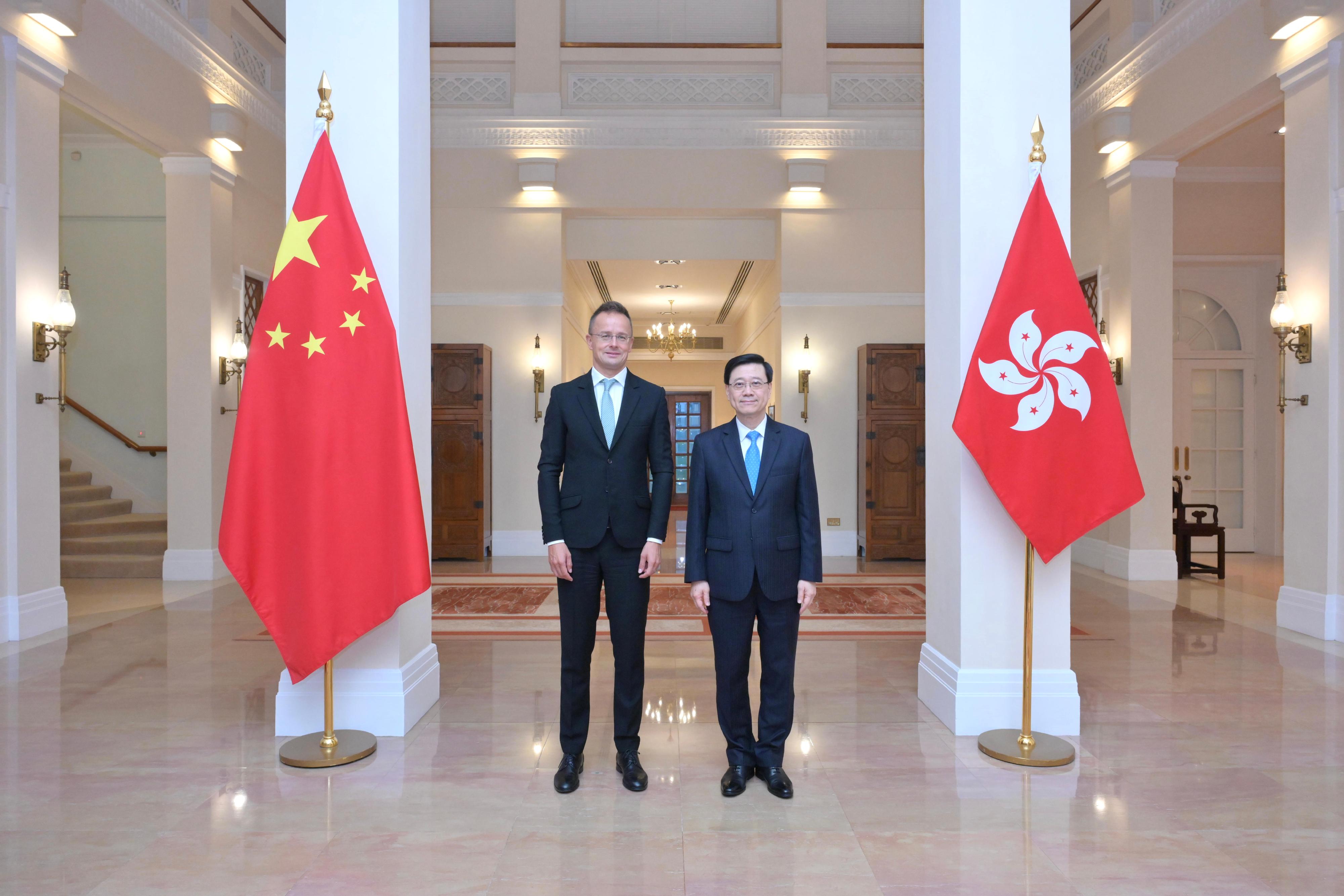 The Chief Executive, Mr John Lee (right), yesterday (September 13) met the Minister of Foreign Affairs and Trade of Hungary, Mr Péter Szijjártó (left). 
