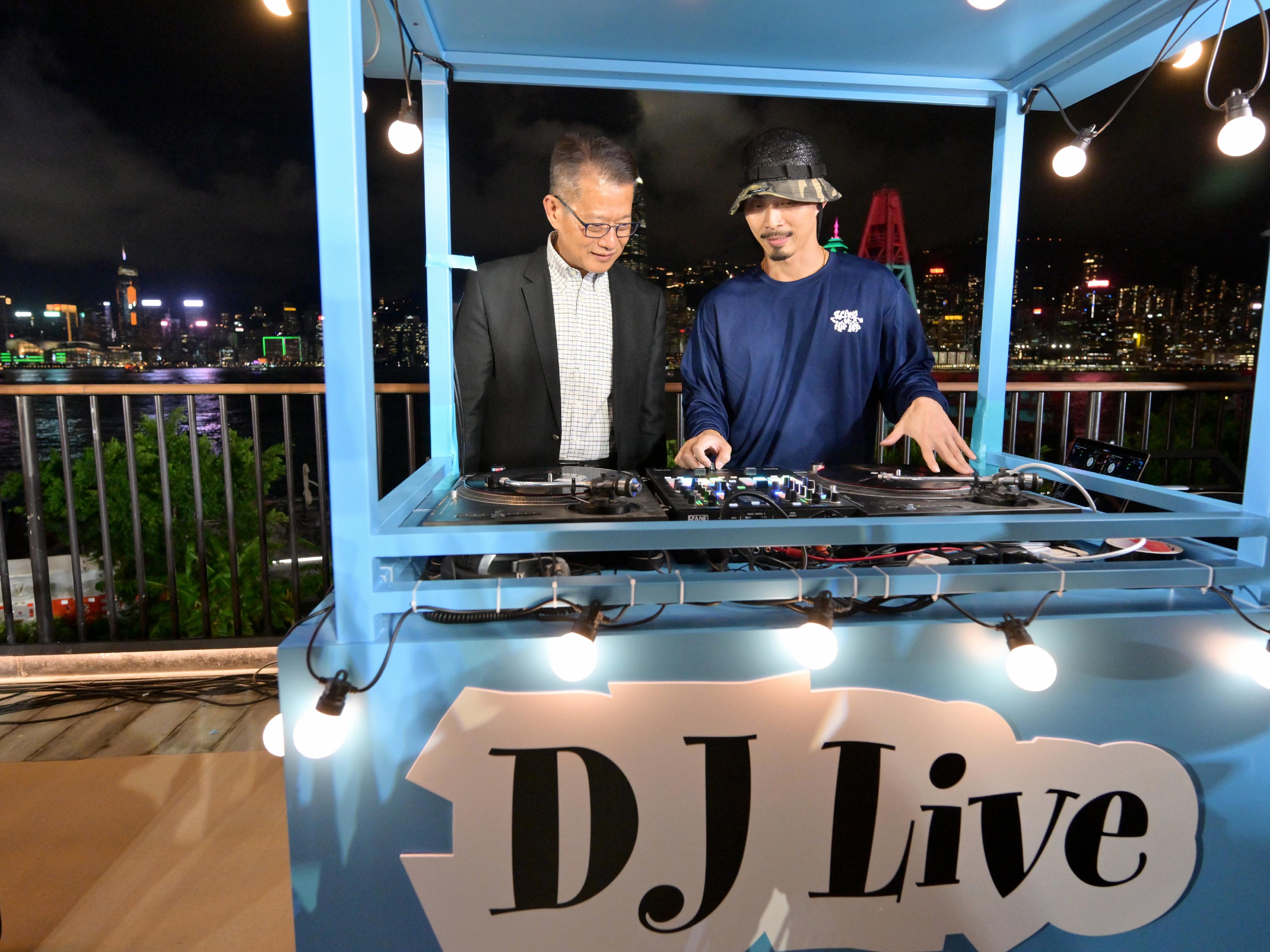 The Financial Secretary, Mr Paul Chan, attended the "Night Vibes Hong Kong" Campaign Launch Ceremony today (September 14). Photo shows Mr Chan (left) touring a music booth at the night market.