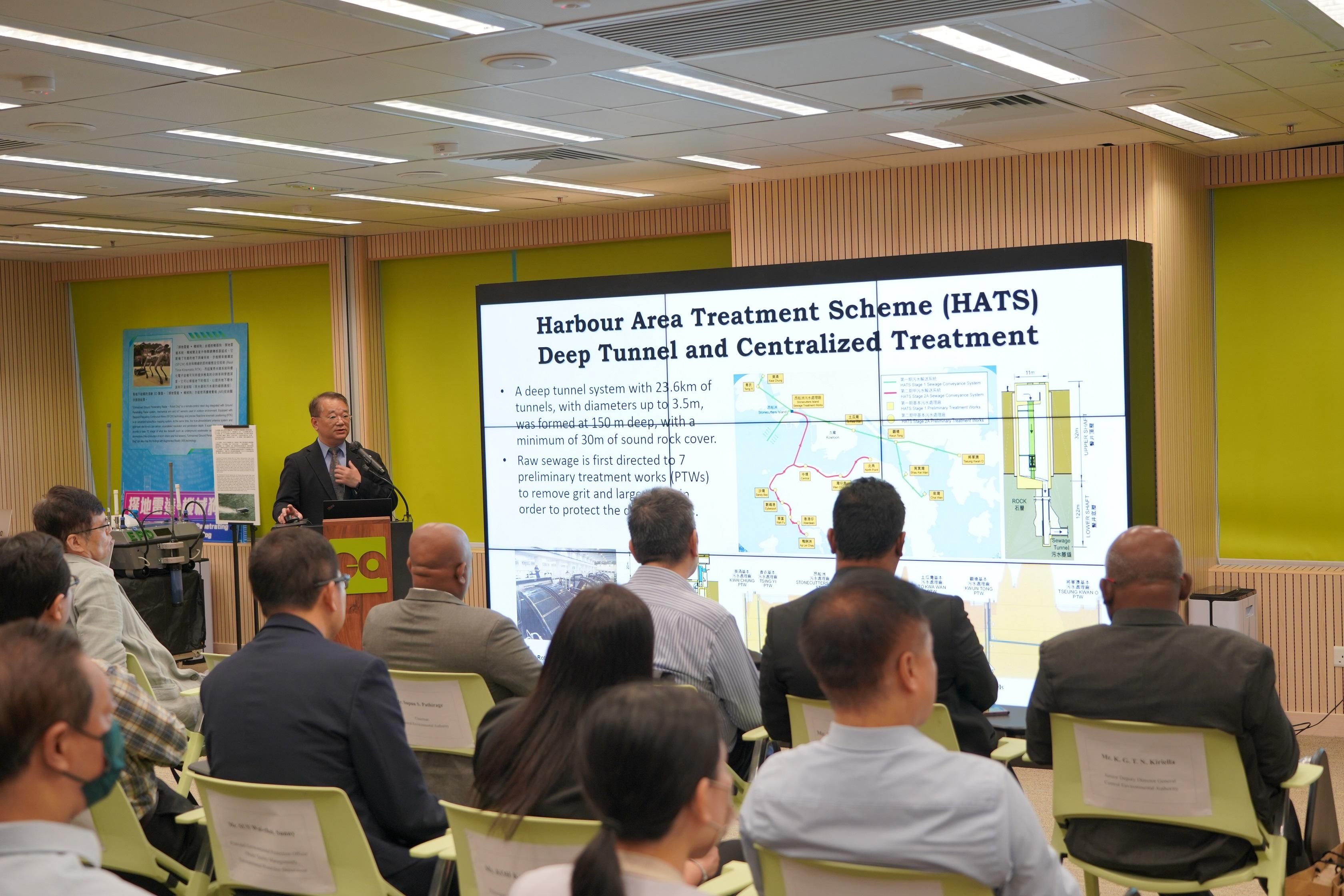 The Environmental Protection Department chaired the Technology Discussion Forum on Water Quality Management and Pollution Control under Belt and Road Initiative today (September 14). Representatives from the Research Center for Eco-Environmental Sciences of the Chinese Academy of Sciences, and the Chairman and representatives of the Central Environmental Authority of the Government of Sri Lanka were invited to join the forum. Photo shows the Director of Environmental Protection, Dr Samuel Chui, sharing Hong Kong's successful experience on water quality management at the forum.