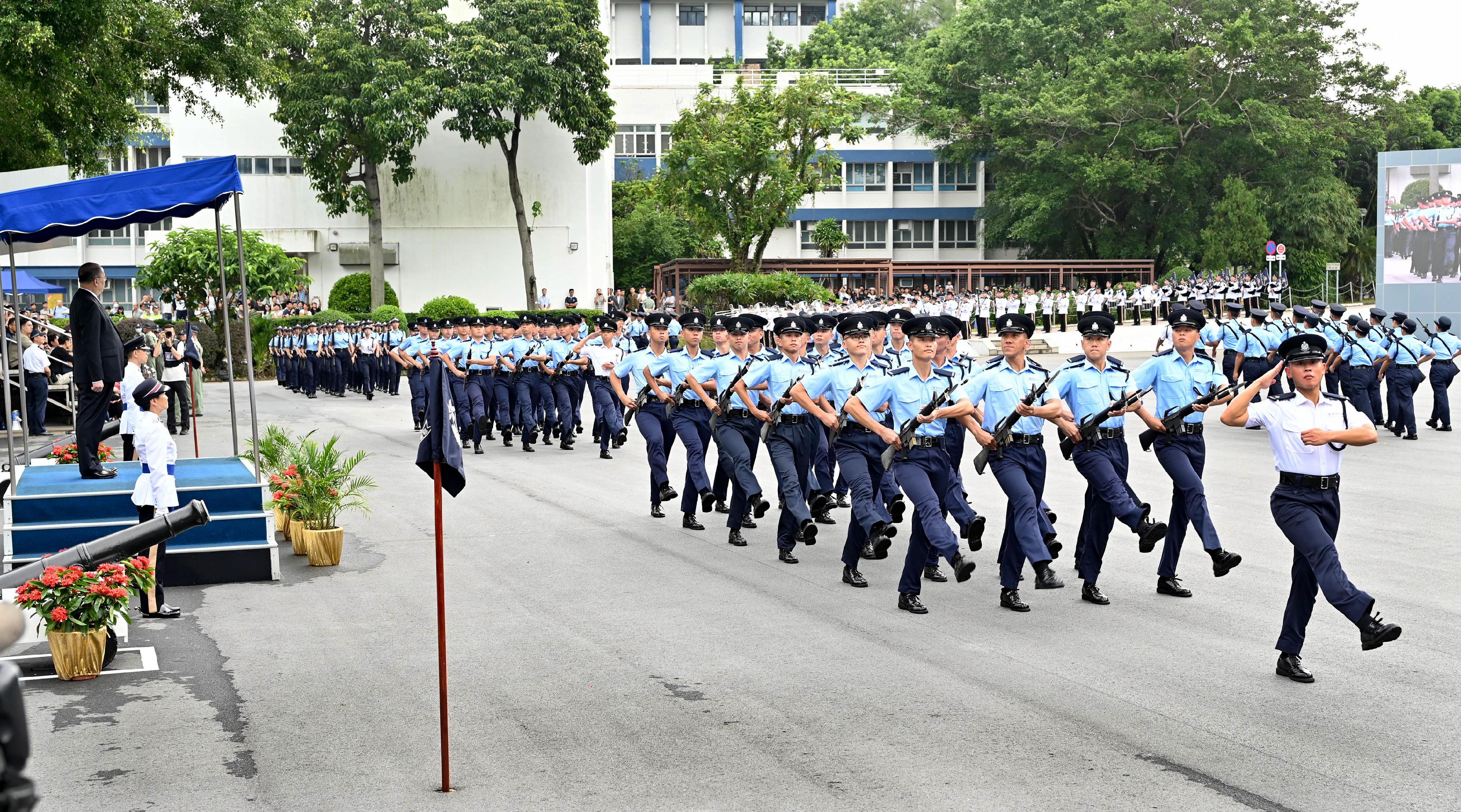 The Director of the Liaison Office of the Central People's Government in the Hong Kong Special Administrative Region, Mr Zheng Yanxiong, today (September 16) inspects a passing-out parade of 28 probationary inspectors and 127 recruit police constables at the Hong Kong Police College.
