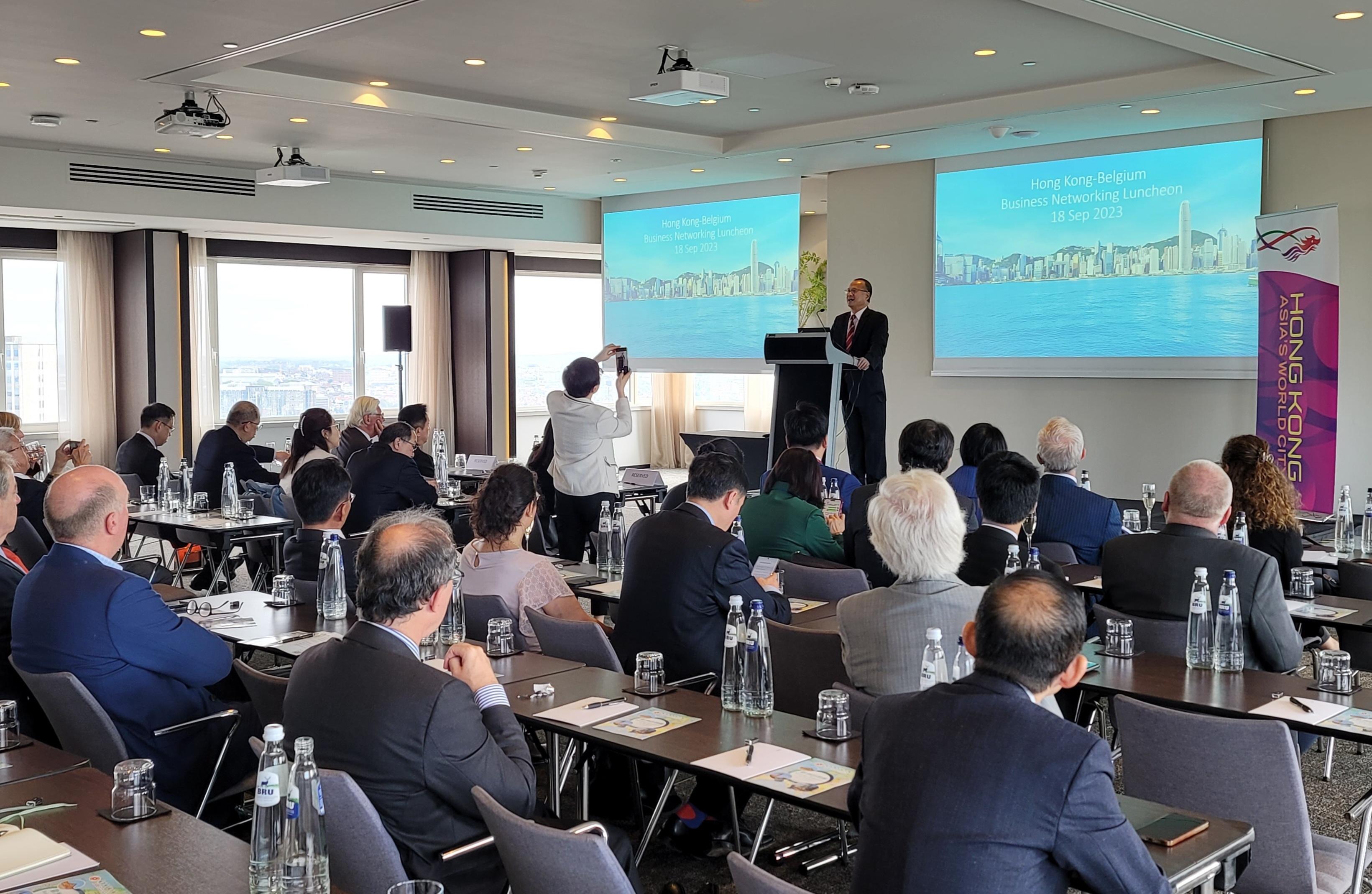 The Chairman of the Chinese General Chamber of Commerce, Dr Jonathan Choi, gave Belgian entrepreneurs insight into opportunities offered by Hong Kong as a regional gateway at the Hong Kong-Belgium business networking luncheon held on September 18 (Brussels time).