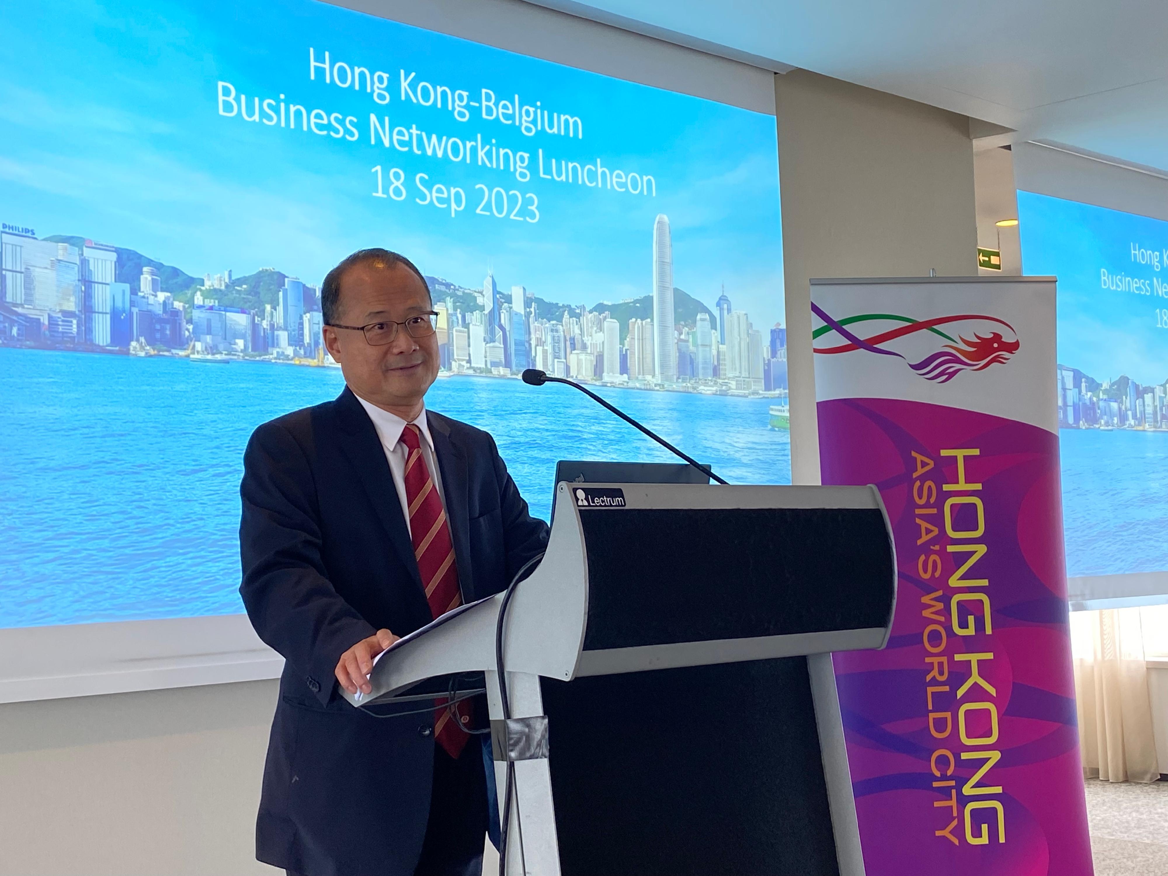 The Chairman of the Chinese General Chamber of Commerce, Dr Jonathan Choi, gave Belgian entrepreneurs insight into opportunities offered by Hong Kong as a regional gateway at the Hong Kong-Belgium business networking luncheon held on September 18 (Brussels time).