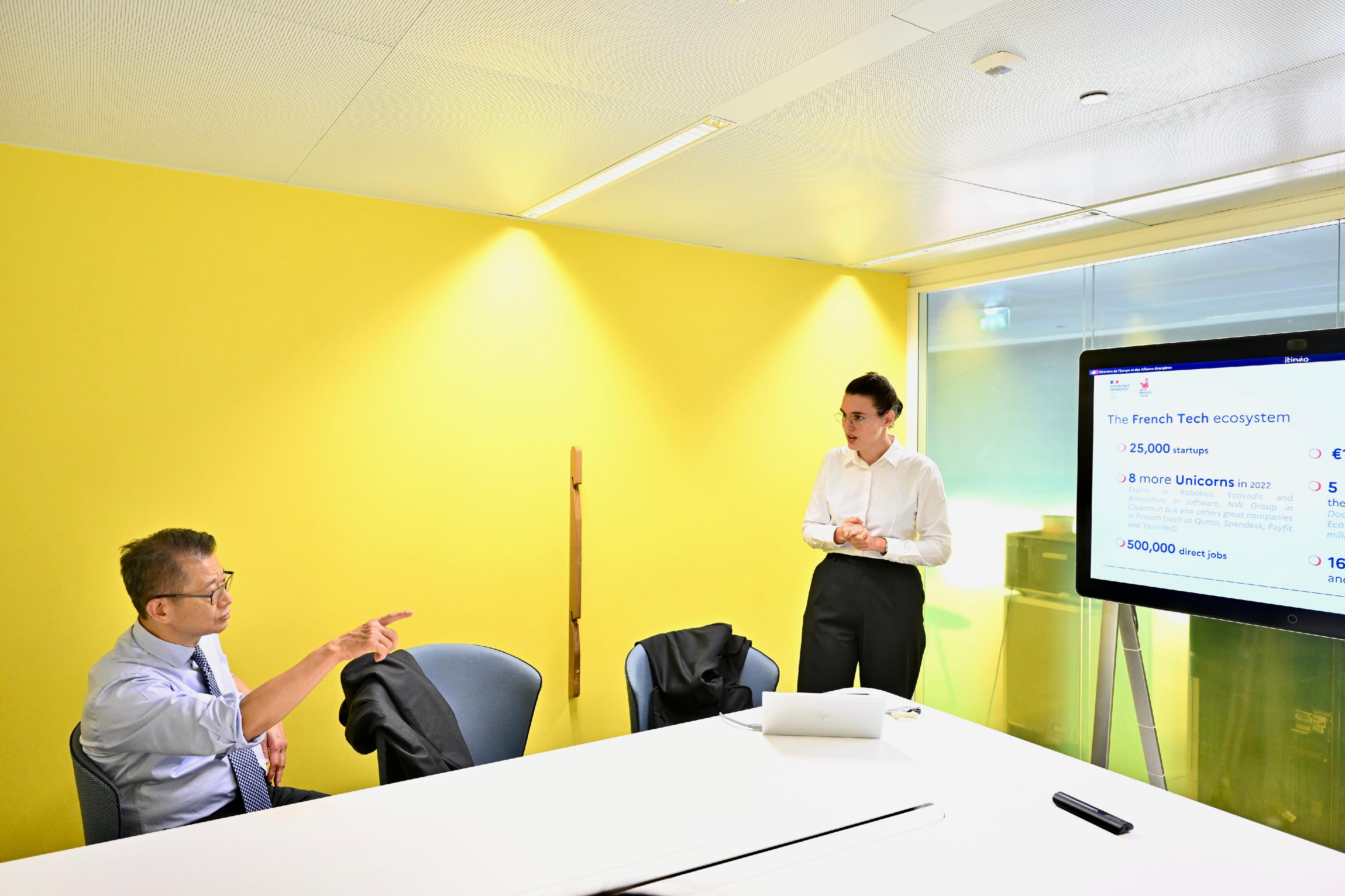 The Financial Secretary, Mr Paul Chan, visited Station F, a start-up campus in Paris yesterday (September 18, Paris time); and met with representatives of La French Tech, France's start-up scene, to understand the policies and work undertaken by the country in nurturing its start-up ecosystem. Photo shows Mr Chan (left) exchanging views on start-up development with La French Tech's representative. 