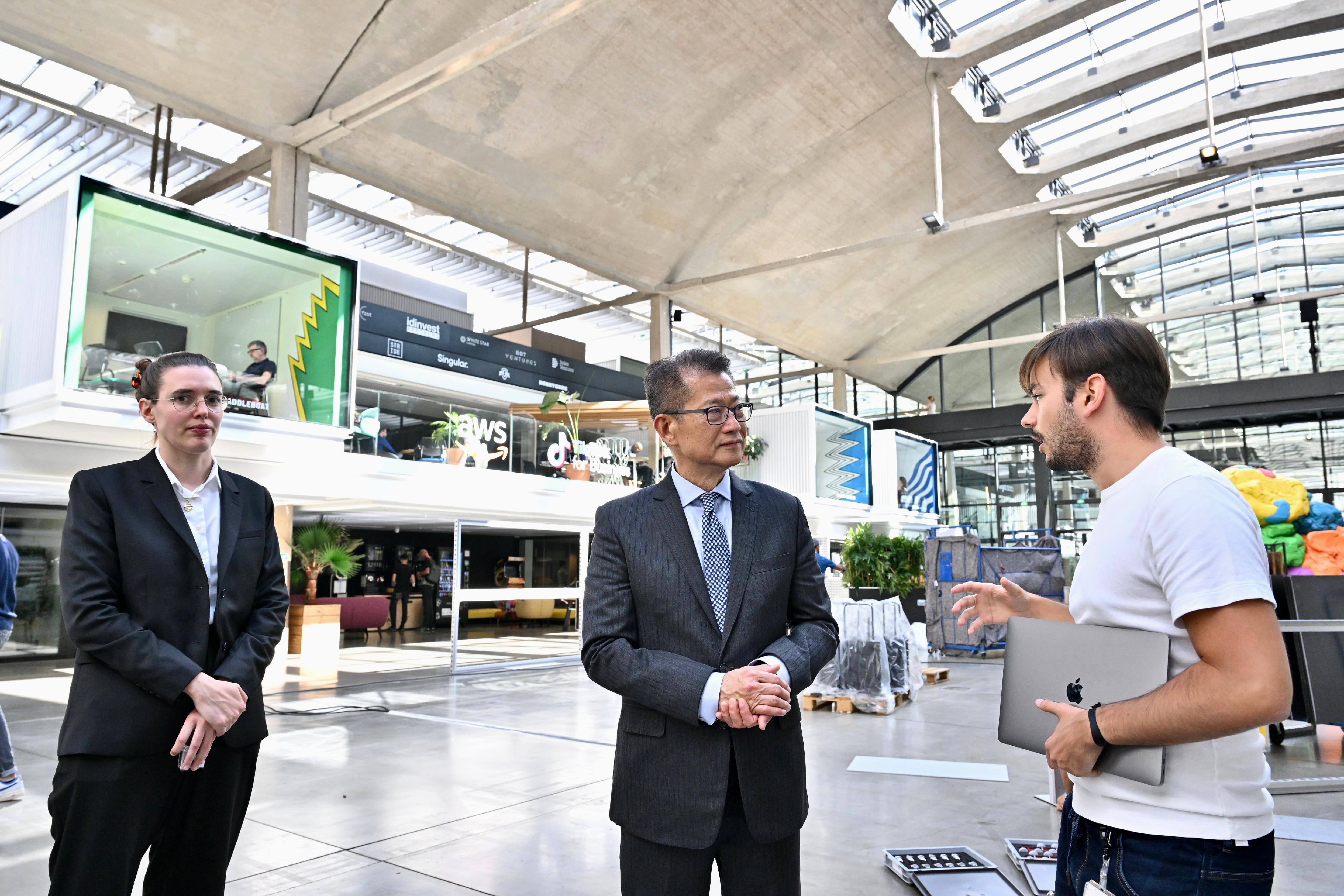 The Financial Secretary, Mr Paul Chan, visited Station F, a start-up campus in Paris yesterday (September 18, Paris time); and met with representatives of La French Tech, France's start-up scene, to understand the policies and work undertaken by the country in nurturing its start-up ecosystem. Photo shows Mr Chan (second right) being briefed by a representative of Station F on the operation of the campus.