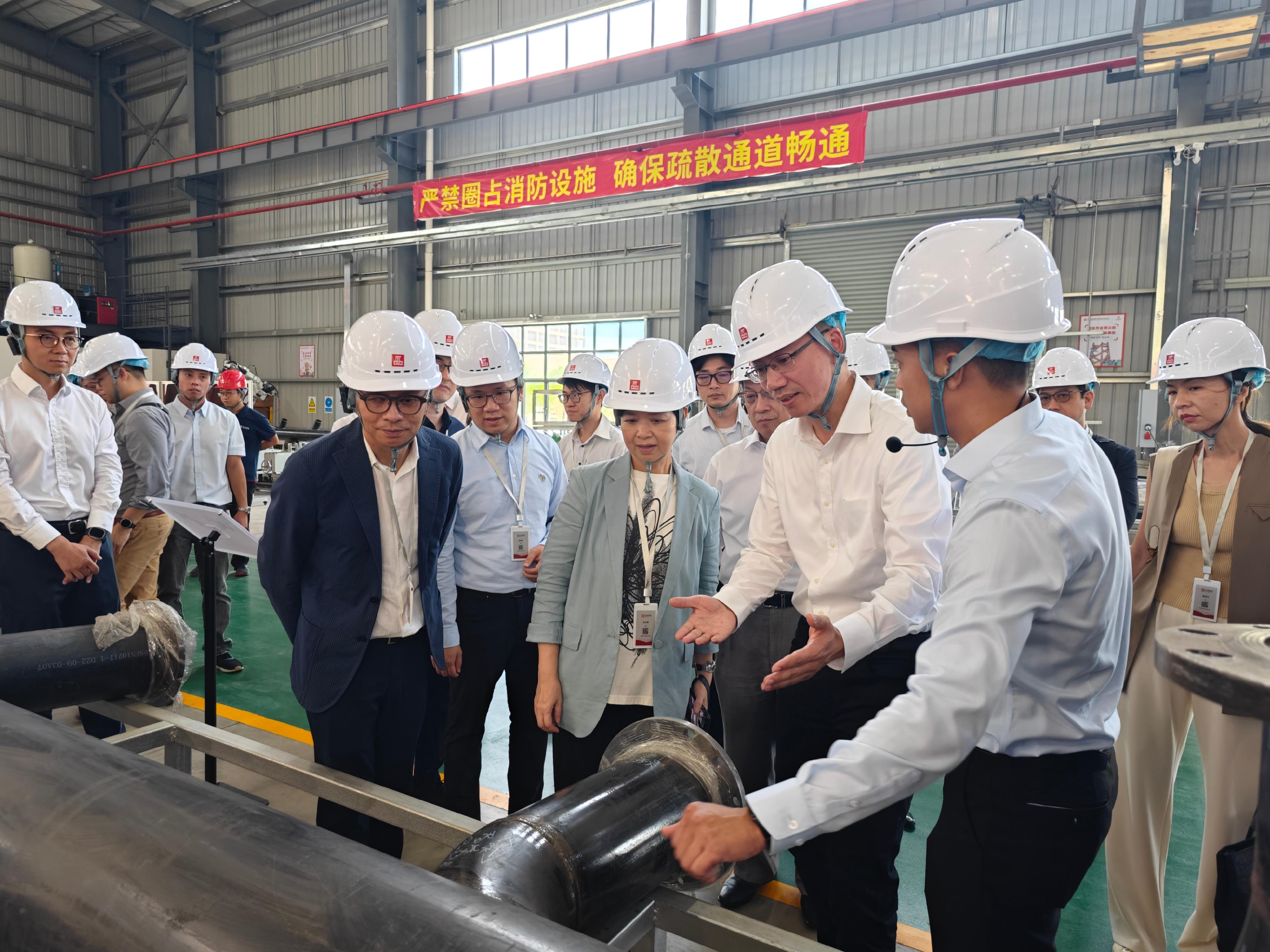The Secretary for Housing, Ms Winnie Ho, and representatives of the Housing Department visited Zhuhai today (September 19) to get an understanding of the latest development of Multi-trade Integrated Mechanical, Electrical and Plumbing (MiMEP) in the Guangdong-Hong Kong-Macao Greater Bay Area, as well as the application of this innovative and efficient construction technology in Hong Kong's public housing projects. Photo shows Ms Ho (front row, third right) visiting the digital pavilion and production lines of the China Overseas Innovation & Technology (Zhuhai) Company Limited.