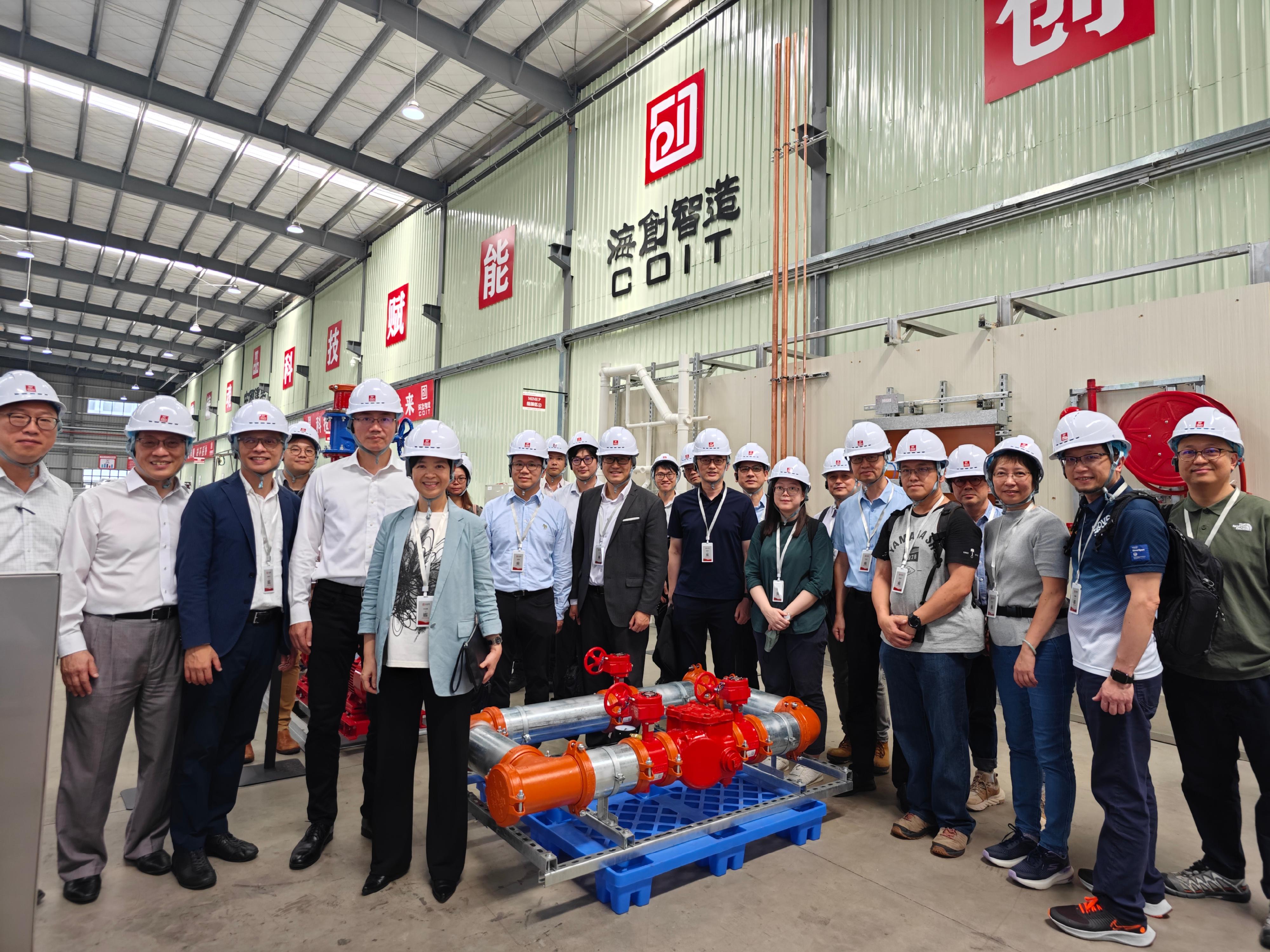 The Secretary for Housing, Ms Winnie Ho, and representatives of the Housing Department visited Zhuhai today (September 19) to get an understanding of the latest development of Multi-trade Integrated Mechanical, Electrical and Plumbing (MiMEP) in the Guangdong-Hong Kong-Macao Greater Bay Area, as well as the application of this innovative and efficient construction technology in Hong Kong's public housing projects. Photo shows Ms Ho (fifth left) visiting the digital pavilion and production lines of the China Overseas Innovation & Technology (Zhuhai) Company Limited.