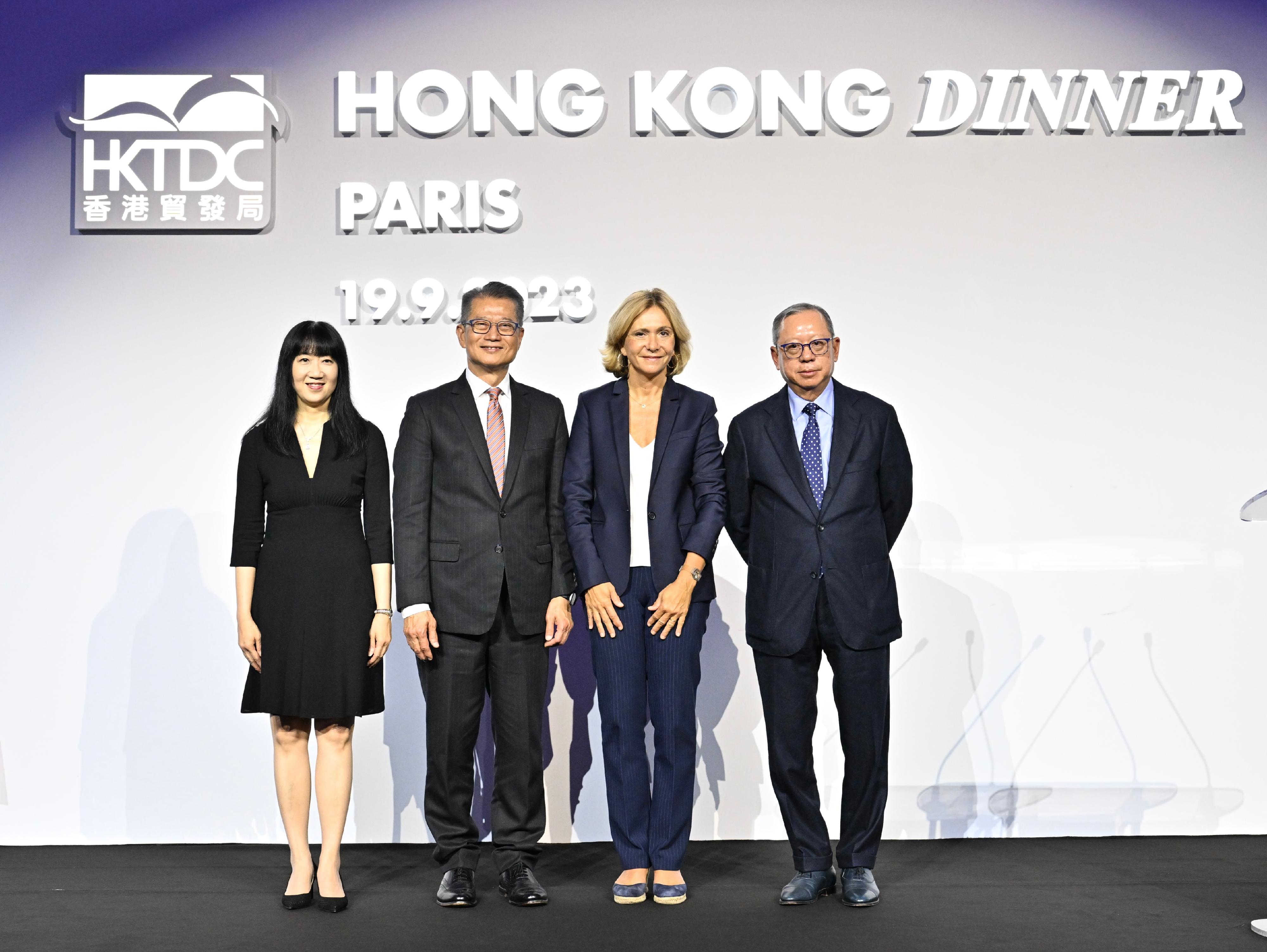 The Financial Secretary, Mr Paul Chan, continued to visit Paris, France, yesterday (September 19, Paris time). Photo shows Mr Chan (second left) attending the Hong Kong Dinner in Paris organised by the Hong Kong Trade Development Council, and pictured with the President of the Ile-de-France region, Mrs Valérie Pécresse (second right); the Chairman of the Hong Kong Trade Development Council, Dr Peter Lam (first right); and the Executive Director of the Hong Kong Trade Development Council, Ms Margaret Fong (first left).