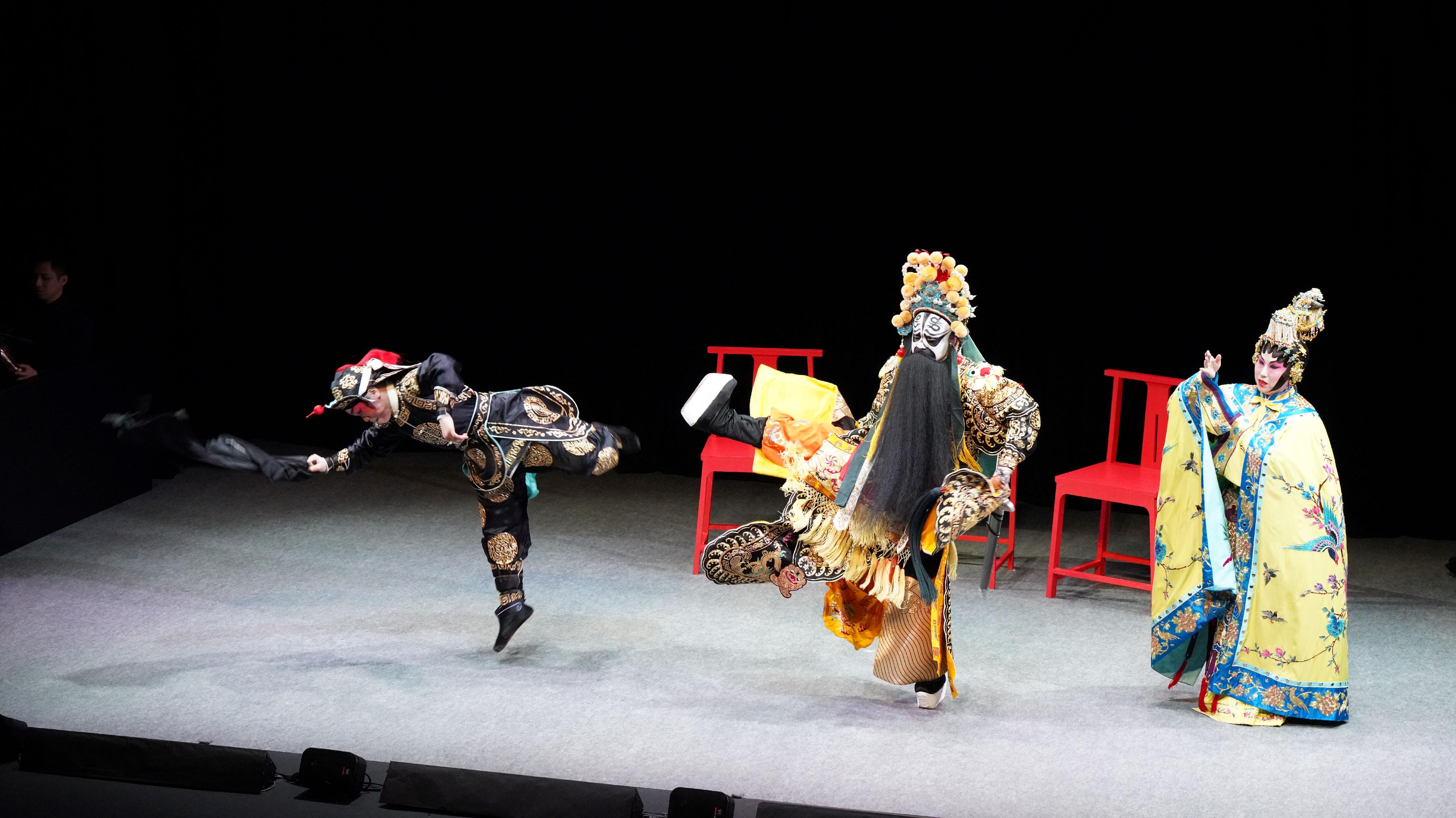 戲曲中心昨日和今日（九月二十日和二十一日）在韓國首爾國立國樂院演出小劇場粵劇《霸王別姬》（新編）。