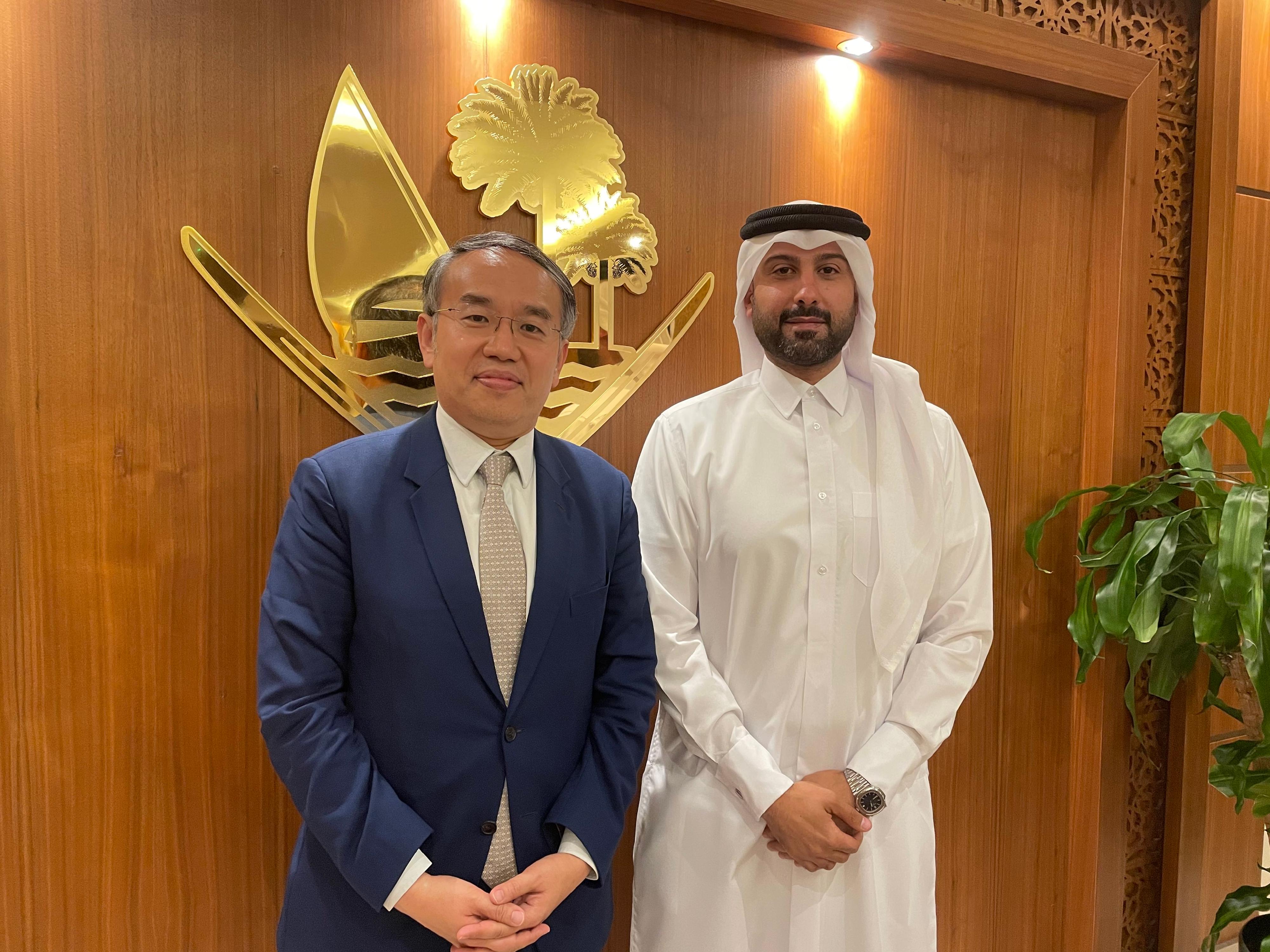 The Secretary for Financial Services and the Treasury, Mr Christopher Hui, has begun his visit to Qatar. Photo shows Mr Hui (left) meeting with the Assistant Governor, Supervision, of the Qatar Central Bank, Mr Hamad Al-Mulla (right), in Doha yesterday (September 20).