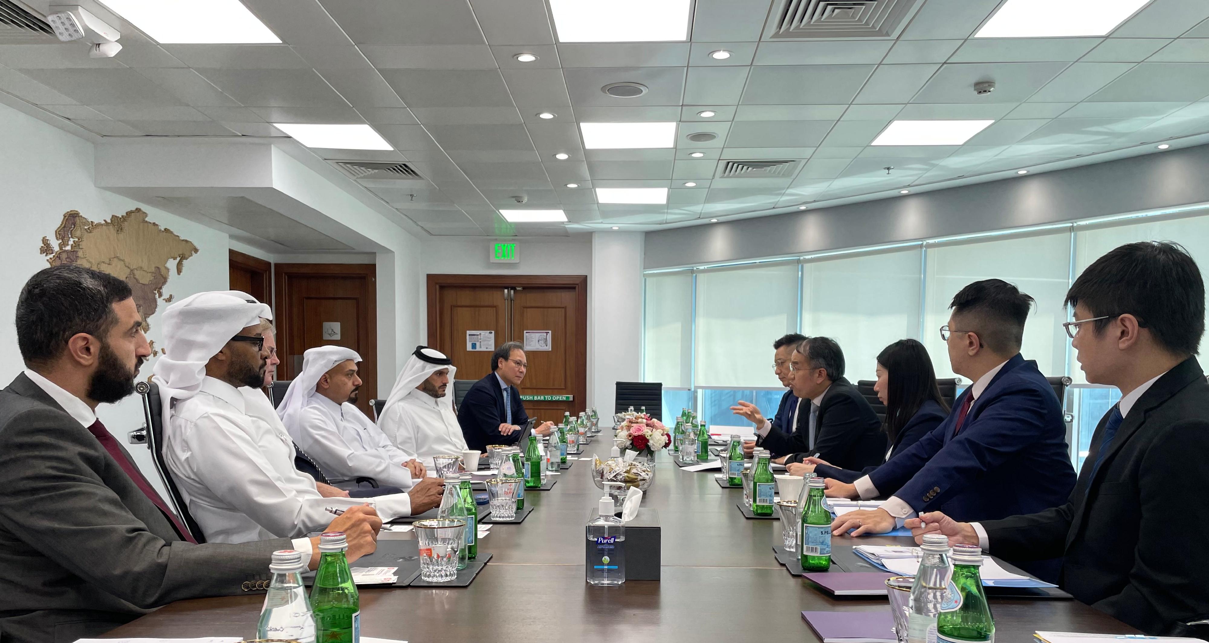 The Secretary for Financial Services and the Treasury, Mr Christopher Hui, continued his visit to Qatar. Photo shows Mr Hui (fourth right) meeting with the Chief Executive Officer of the Qatar Financial Centre, Mr Yousuf Mohamed Al-Jaida (fourth left), in Doha today (September 21).
