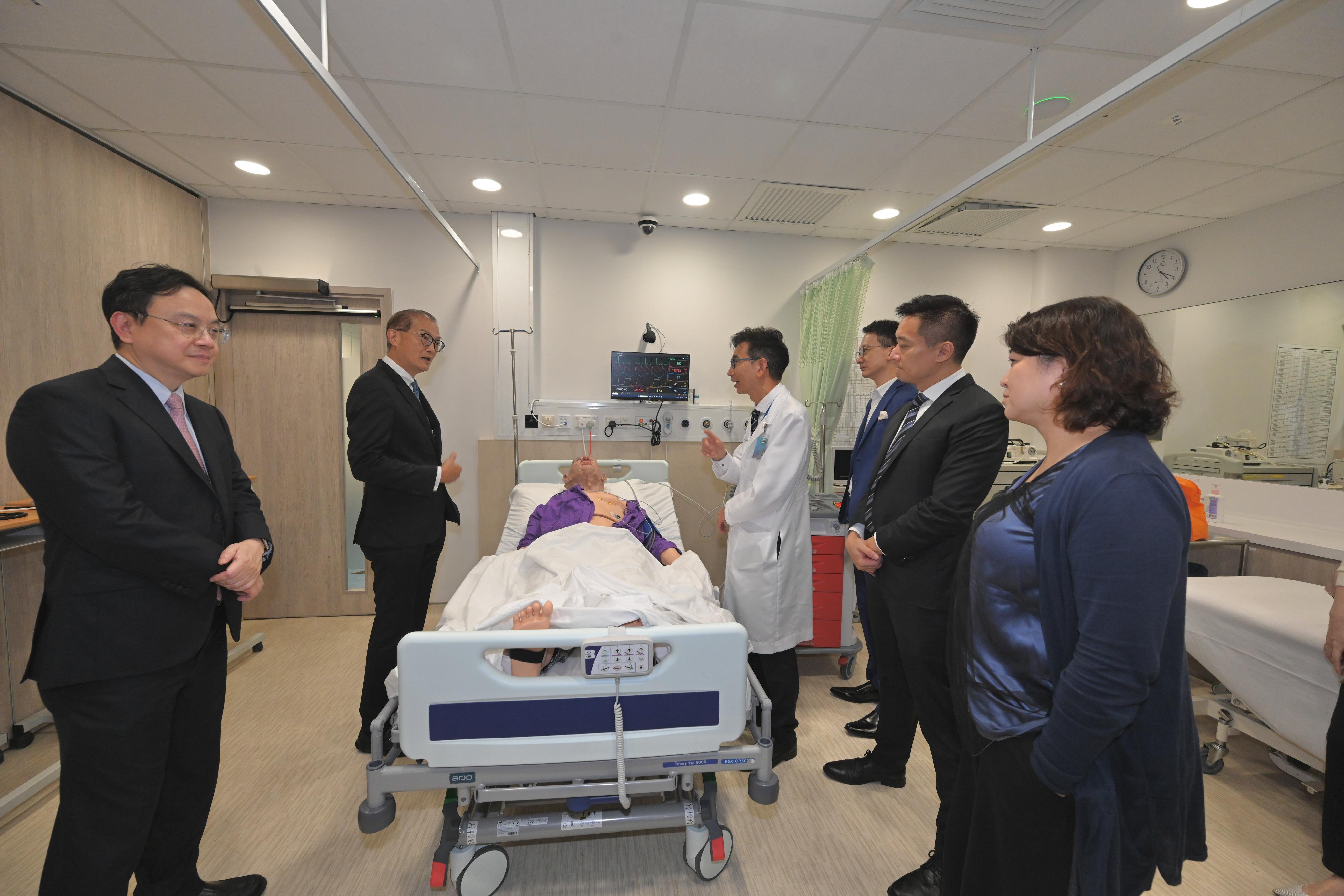 The Secretary for Health, Professor Lo Chung-mau, visited the Faculty of Medicine of the Chinese University of Hong Kong today (September 21). Photo shows Professor Lo (second left) and the Under Secretary for Health, Dr Libby Lee (first right), visiting the Kai Chong Tong Clinical Skills Learning Centre situated at Prince of Wales Hospital to get a better grasp of clinical skills teaching.