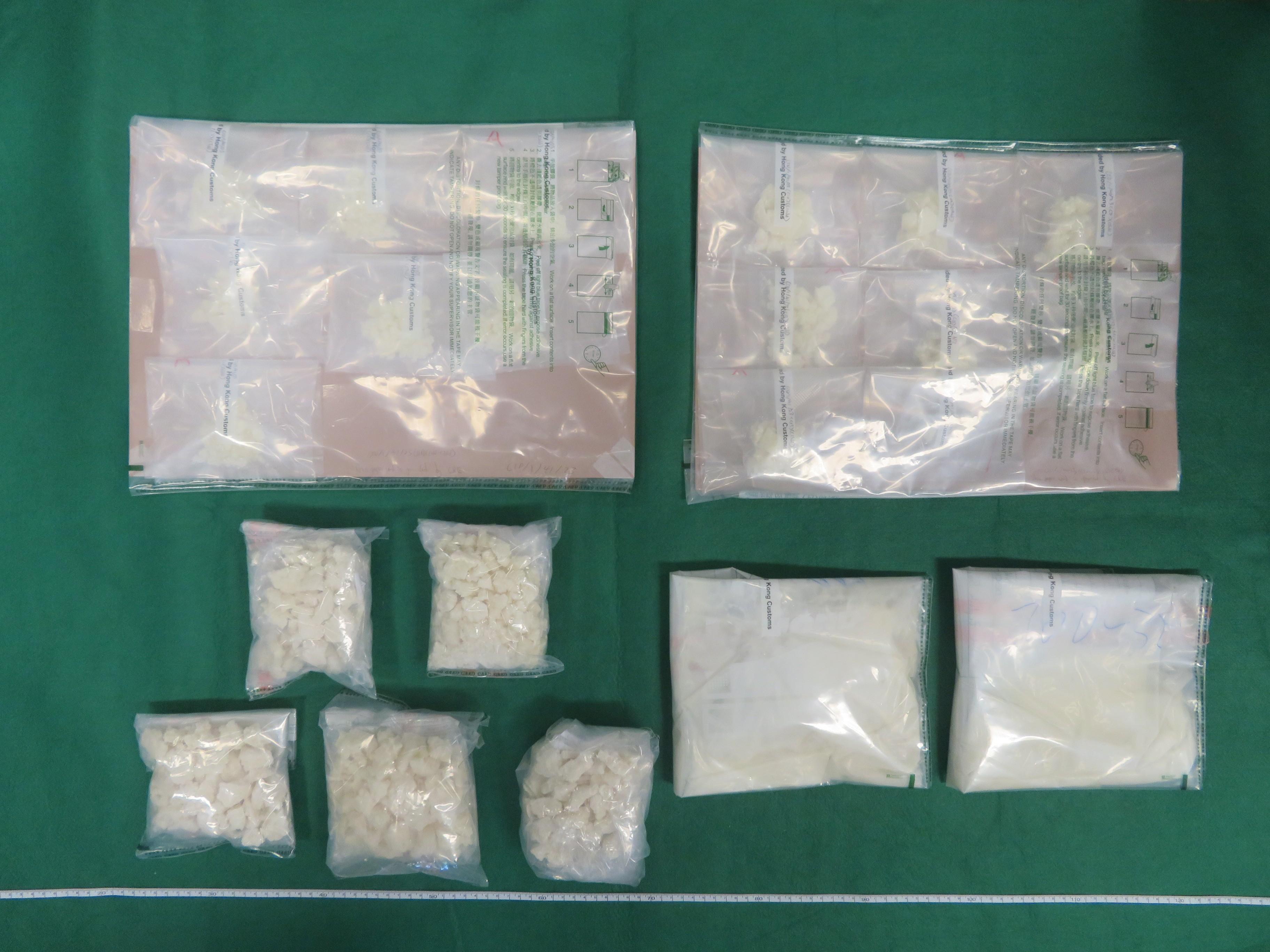 Hong Kong Customs yesterday (September 20) seized about 1.3 kilograms of suspected crack cocaine and about 550 grams of suspected liquid crack cocaine with a total estimated market value of about $2.3 million in Kowloon Tong. Photo shows the suspected crack cocaine and suspected liquid crack cocaine seized.