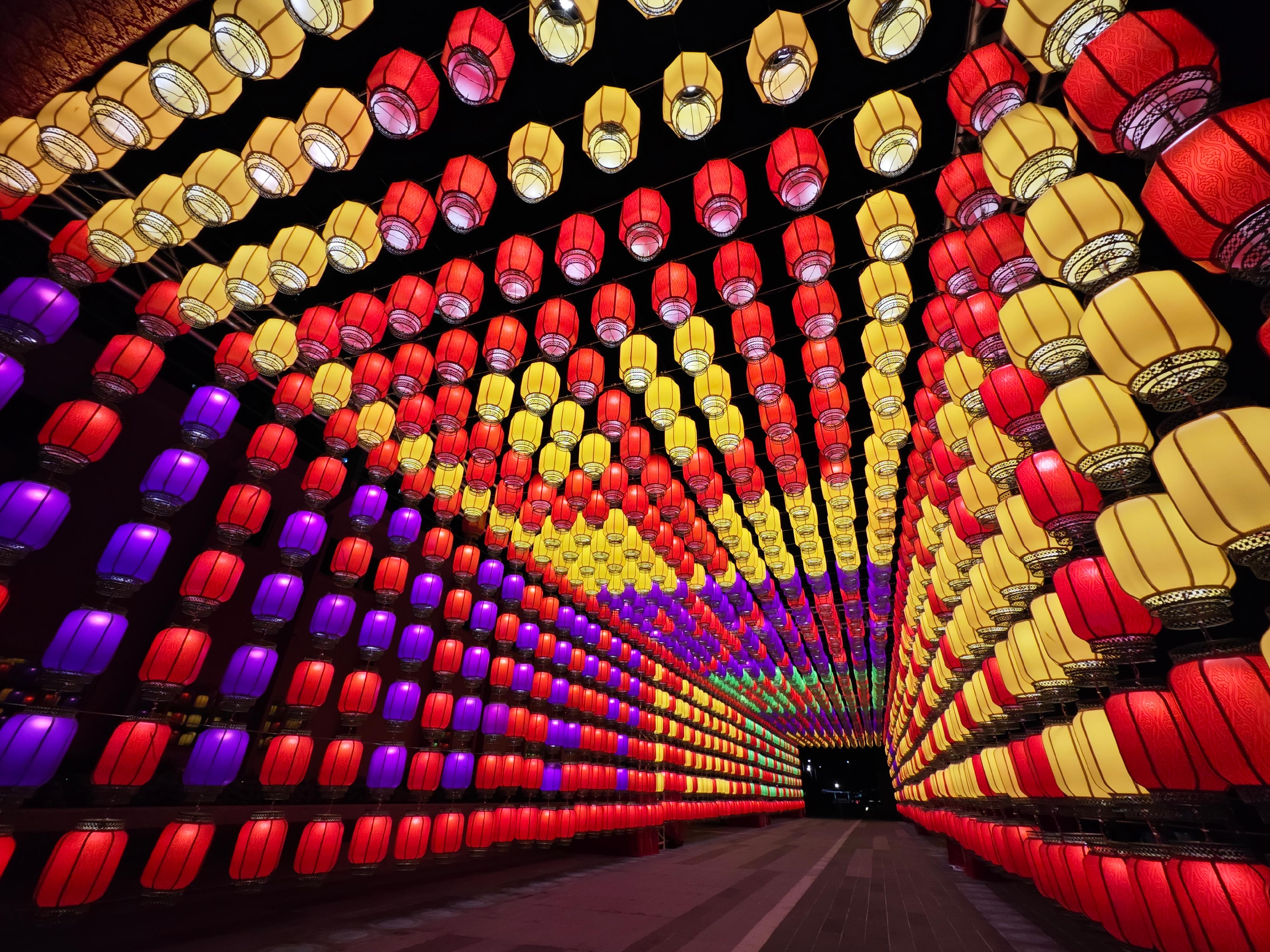 The Sustainable Lantau Office under the Civil Engineering and Development Department and the Islands District Office will organise the Happy Moon Lantern Festival at Tung Chung East Promenade from tomorrow (September 23) to October 8. Photo shows the lantern corridor.