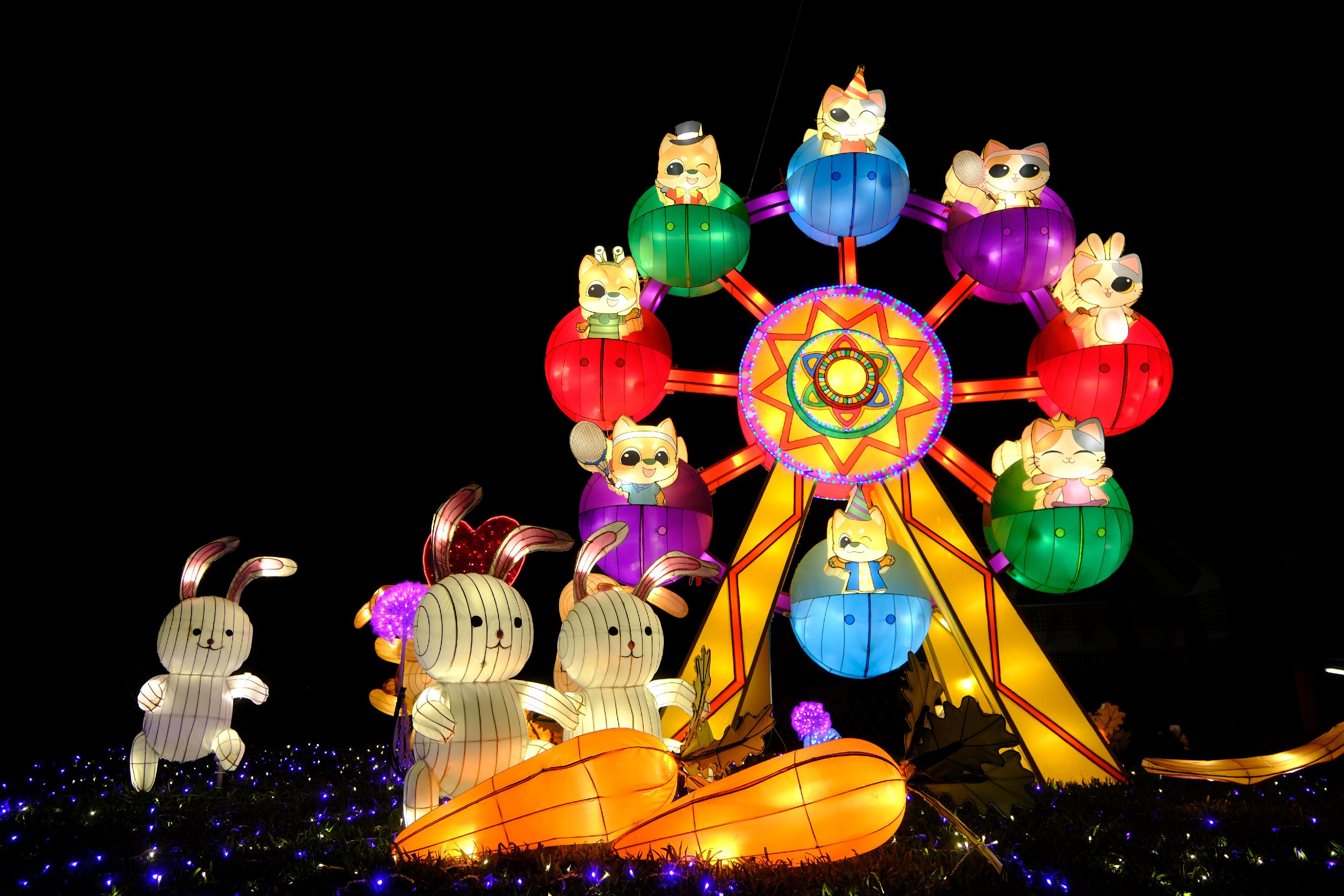 The Leisure and Cultural Services Department will showcase spectacular lantern displays of different themes at the Mid-Autumn Lantern Carnivals in Victoria Park, Sha Tin Park and Tuen Mun Park from tomorrow (September 23) until October 2. A vast range of activities will also be organised in the three parks at different dates. Photo shows a colourful ferris wheel lantern at Tuen Mun Park.