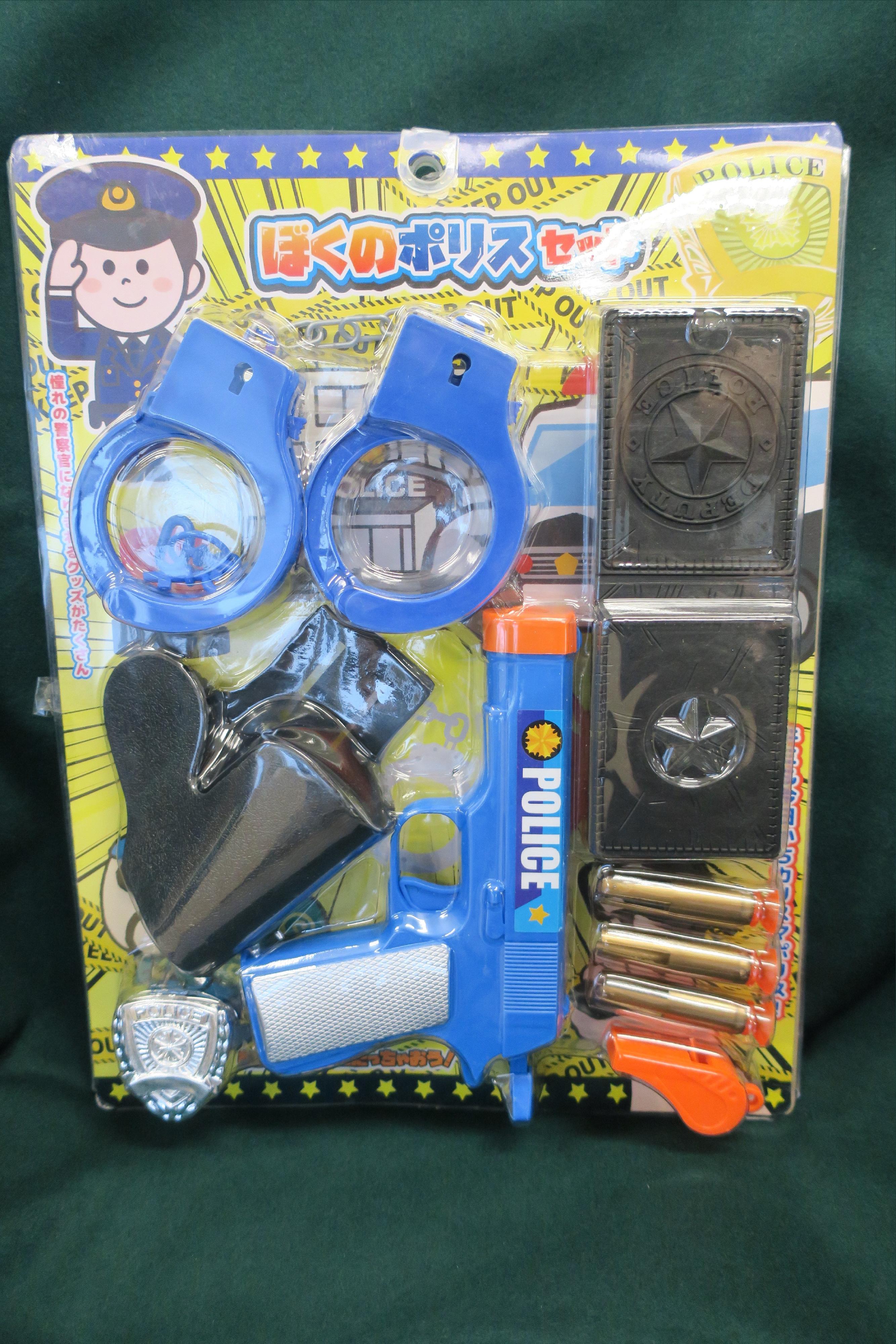 Hong Kong Customs today (September 22) reminded members of the public to stay alert to an unsafe model of a toy gun set. Test results indicated that the toy gun and its whistle accessory might pose a safety hazard. Photo shows the toy set concerned.

