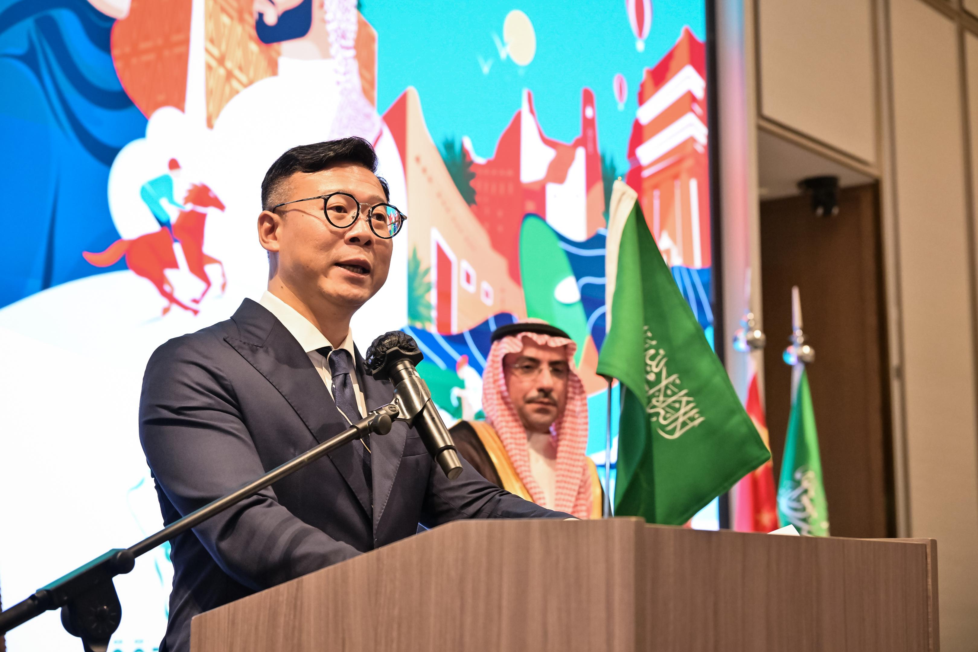 The Deputy Secretary for Justice, Mr Cheung Kwok-kwan, speaks at the reception of National Day of Kingdom of Saudi Arabia today (September 22).

