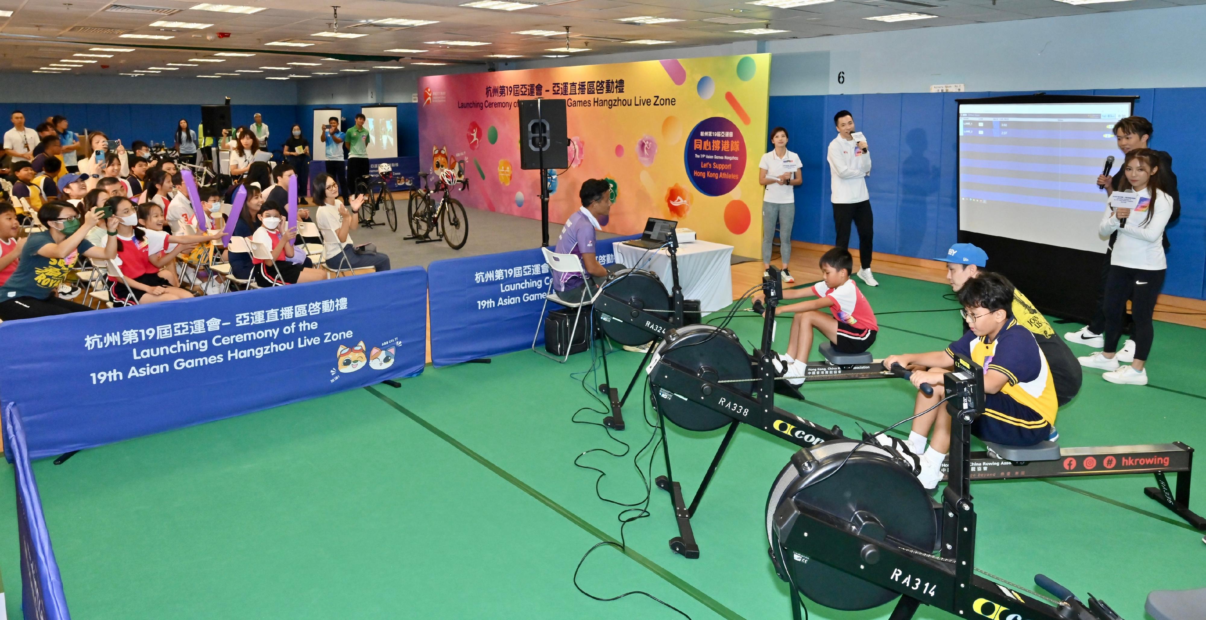The Leisure and Cultural Services Department held the "Launching Ceremony of the 19th Asian Games Hangzhou Live Zone" at the Secondary Hall of the Kowloon Park Sports Centre today (September 23). Photo shows some members of the public participating in a rowing play-in session.