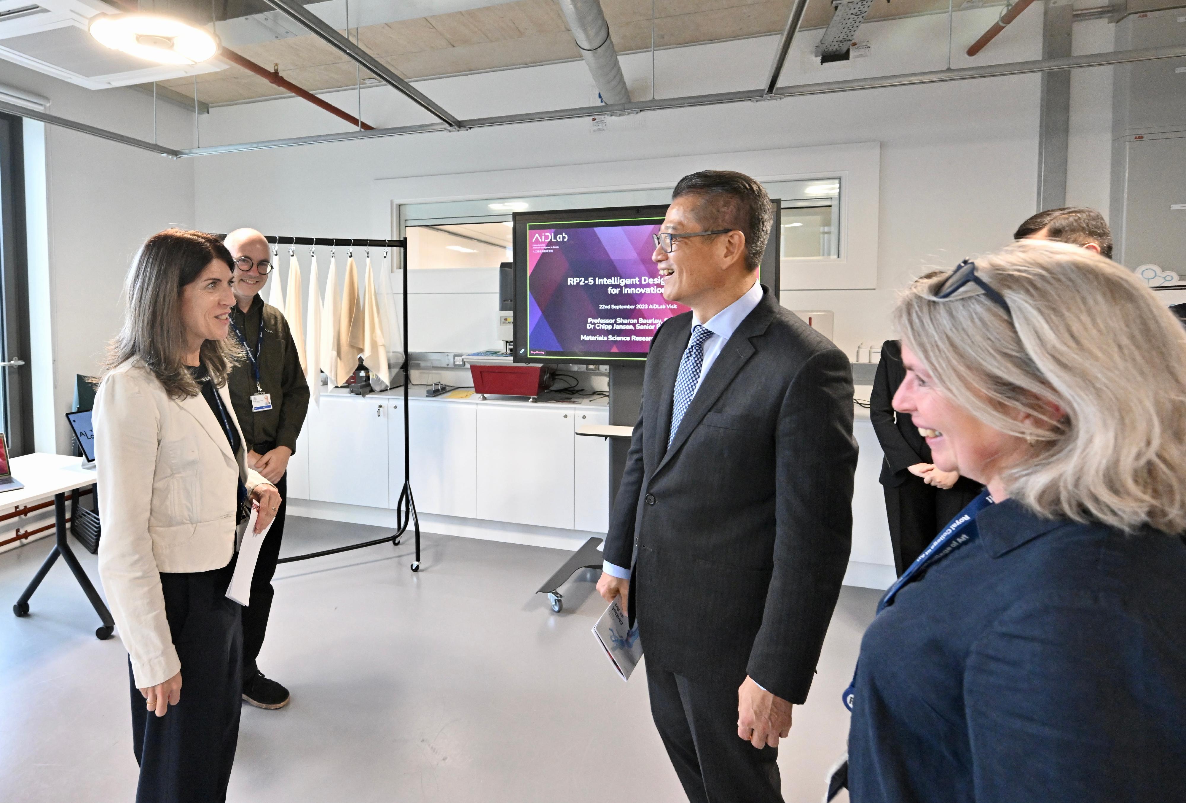 The Financial Secretary, Mr Paul Chan, continued his visit to London, the UK yesterday (September 22, London time), and visited the Royal College of Art (RCA). The Hong Kong Polytechnic University and the RCA jointly established the Laboratory for Artificial Intelligence in Design (AiDLab) in 2021. Photo shows Mr Chan (second right) touring the display of research application projects. 