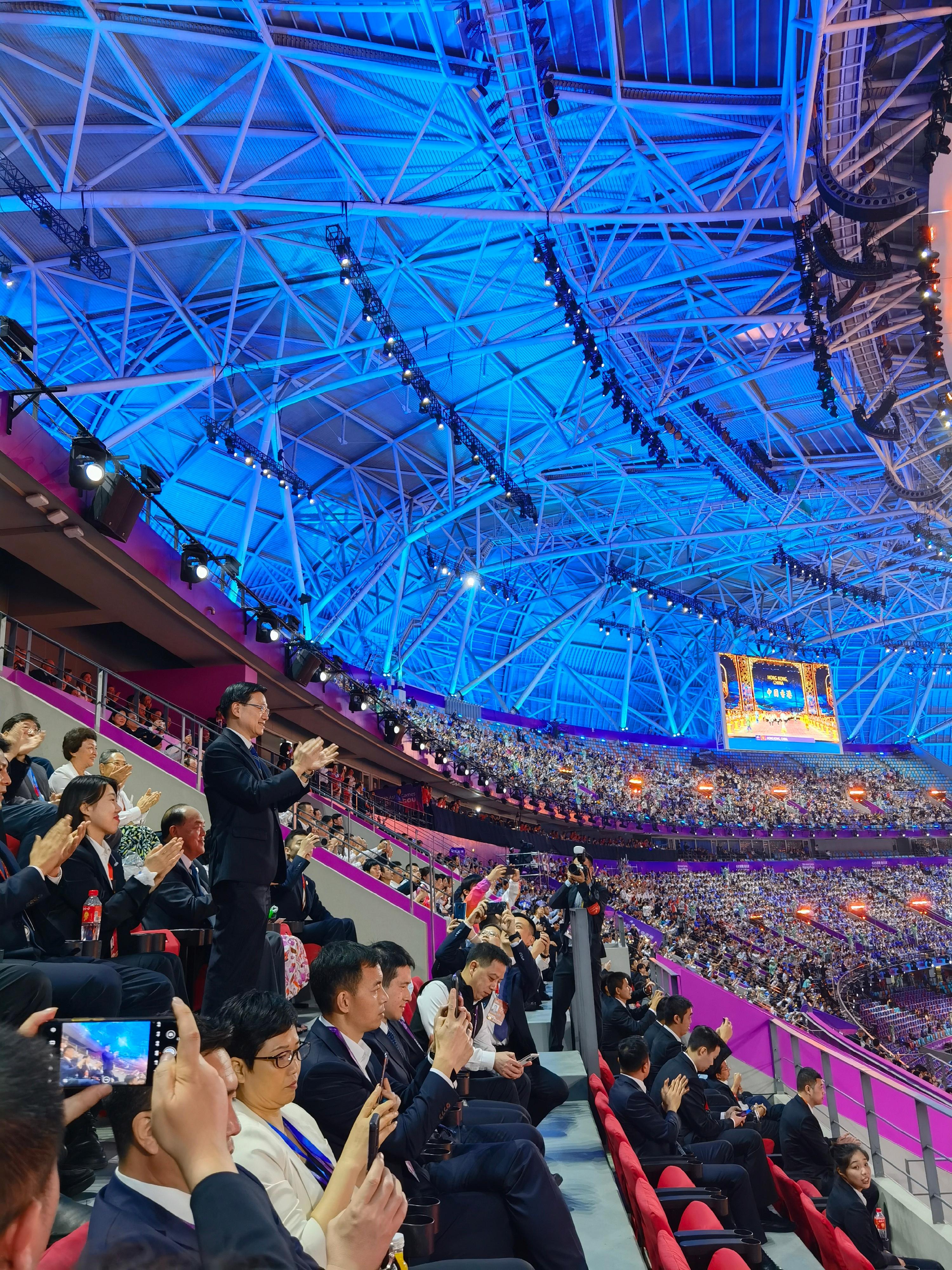 行政长官李家超今日（九月二十三日）率领香港特别行政区政府代表团继续其杭州访问行程。图示李家超出席杭州第19届亚洲运动会开幕式。