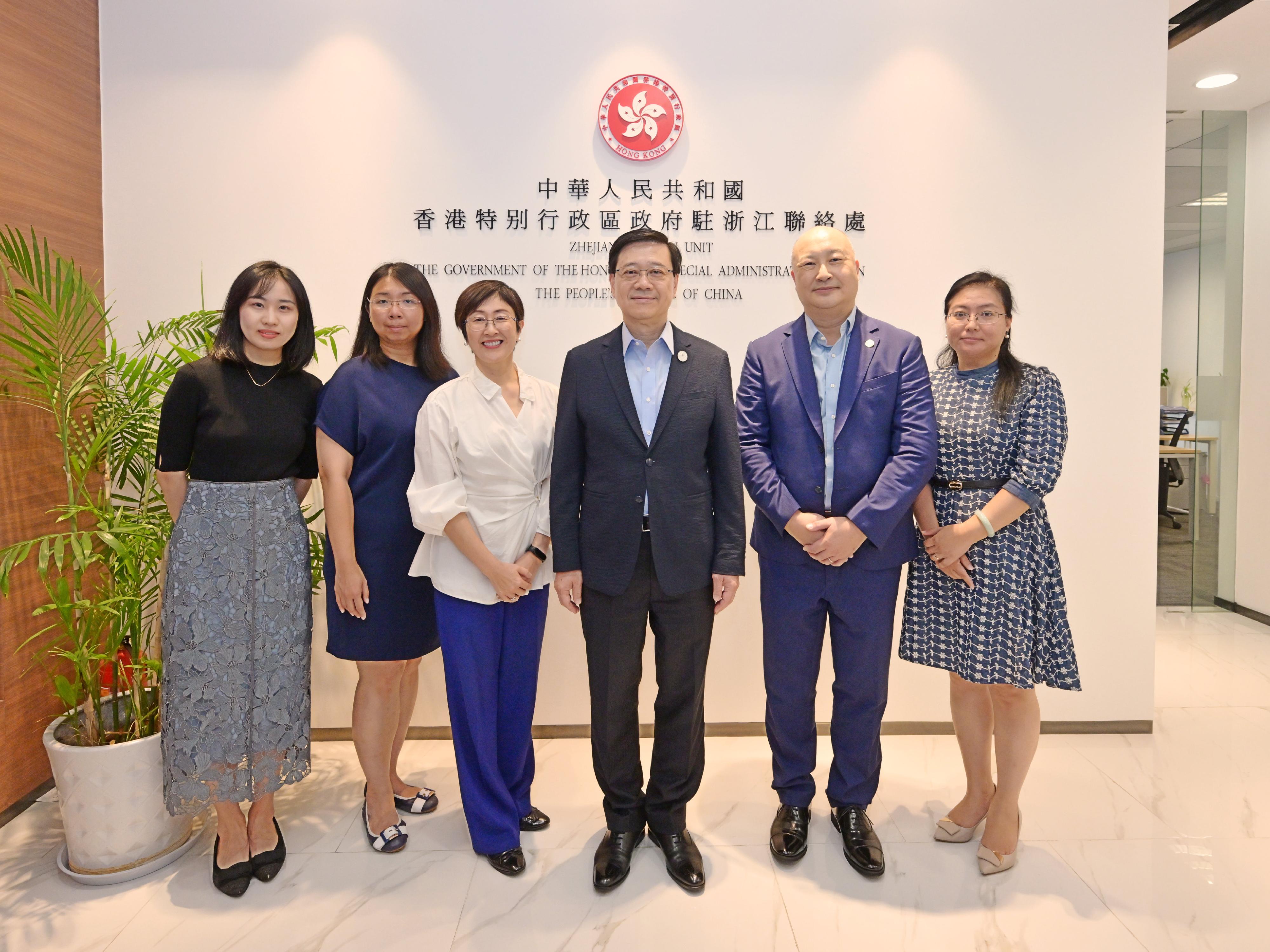 The Chief Executive, Mr John Lee, led a Hong Kong Special Administrative Region (HKSAR) Government delegation to Hangzhou and continued his visit programme today (September 24). Photo shows Mr Lee (third right); the Director of the Hong Kong Economic and Trade Office in Shanghai, Mrs Laura Aron (third left); the Director of the Zhejiang Liaison Unit (ZJLU) of the HKSAR Government, Mr Terence Lau (second right), and staff at the ZJLU.