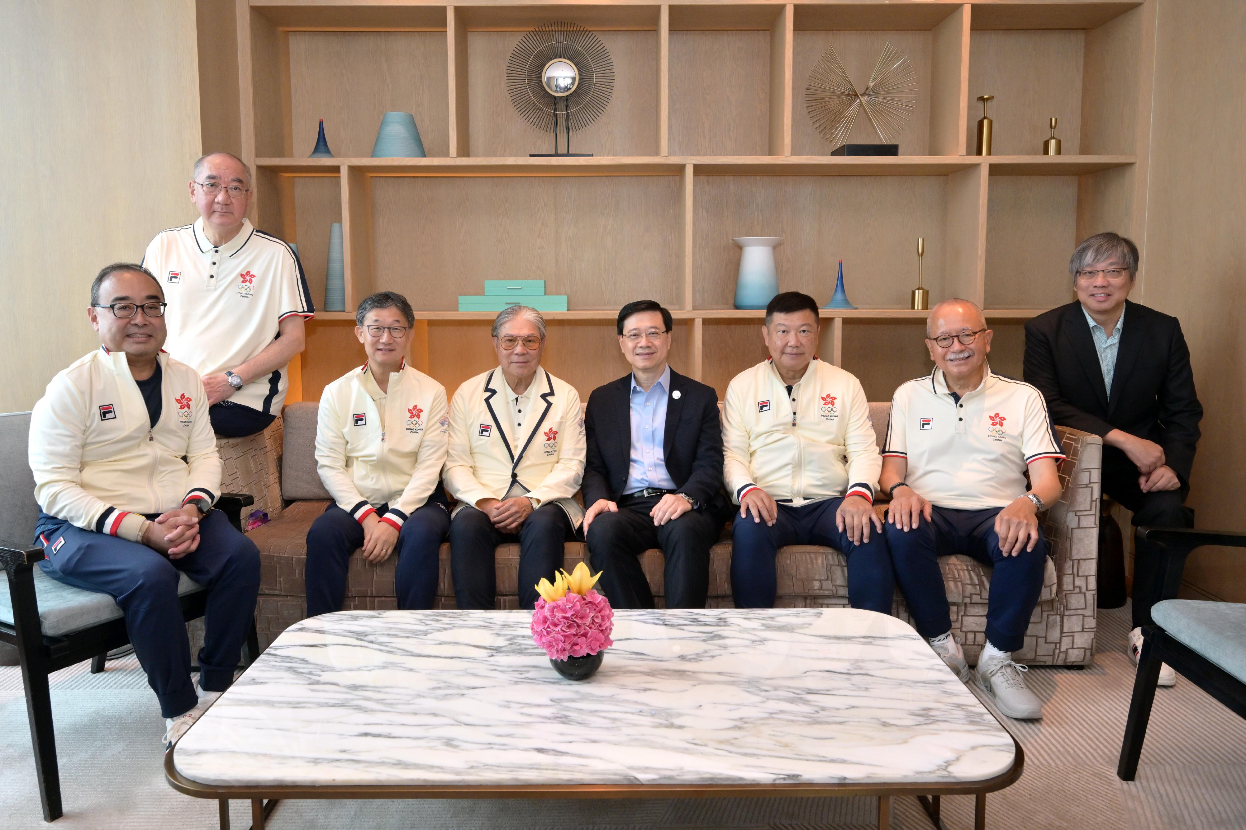 The Chief Executive, Mr John Lee, led a Hong Kong Special Administrative Region Government delegation to Hangzhou and continued his visit programme today (September 24). Photo shows Mr Lee (fourth right); the President of the Sports Federation & Olympic Committee of Hong Kong, China (SF&OC), Mr Timothy Fok (fourth left), and other officers of the SF&OC.

