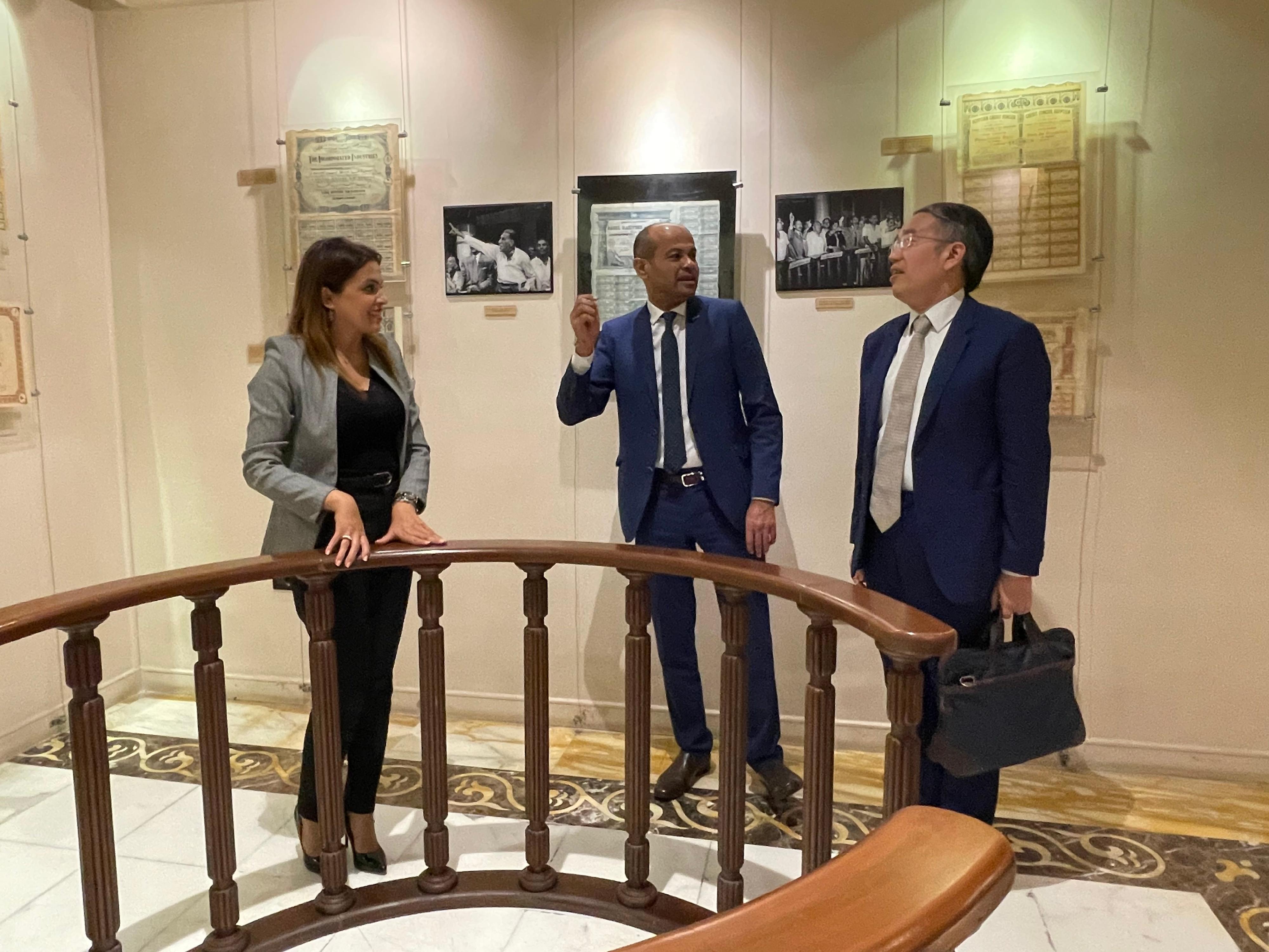 The Secretary for Financial Services and the Treasury, Mr Christopher Hui, continues his visit in Egypt. Photo shows Mr Hui (first right) touring the exhibition hall of the Egyptian Exchange in Cairo on September 23 (Cairo time). On his left is the Executive Chairman of the Egyptian Exchange, Mr Ahmed Abdel Rahman El Sheikh.
