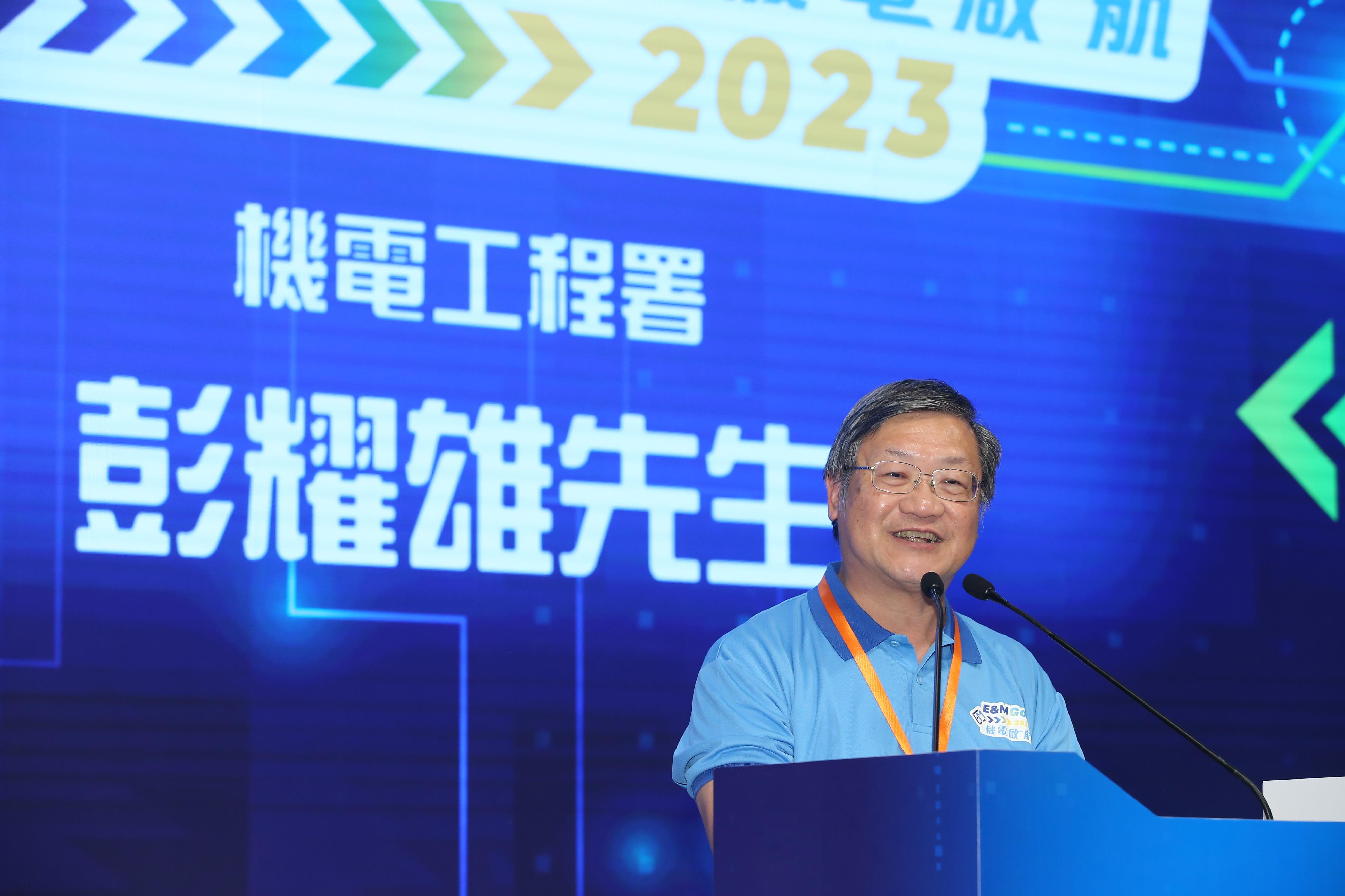 The Hong Kong Electrical and Mechanical Trade Promotion Working Group today (September 26) held the "E&M GO!" orientation ceremony 2023. Photo shows the Director of Electrical and Mechanical Services, Mr Eric Pang, speaking at the ceremony.