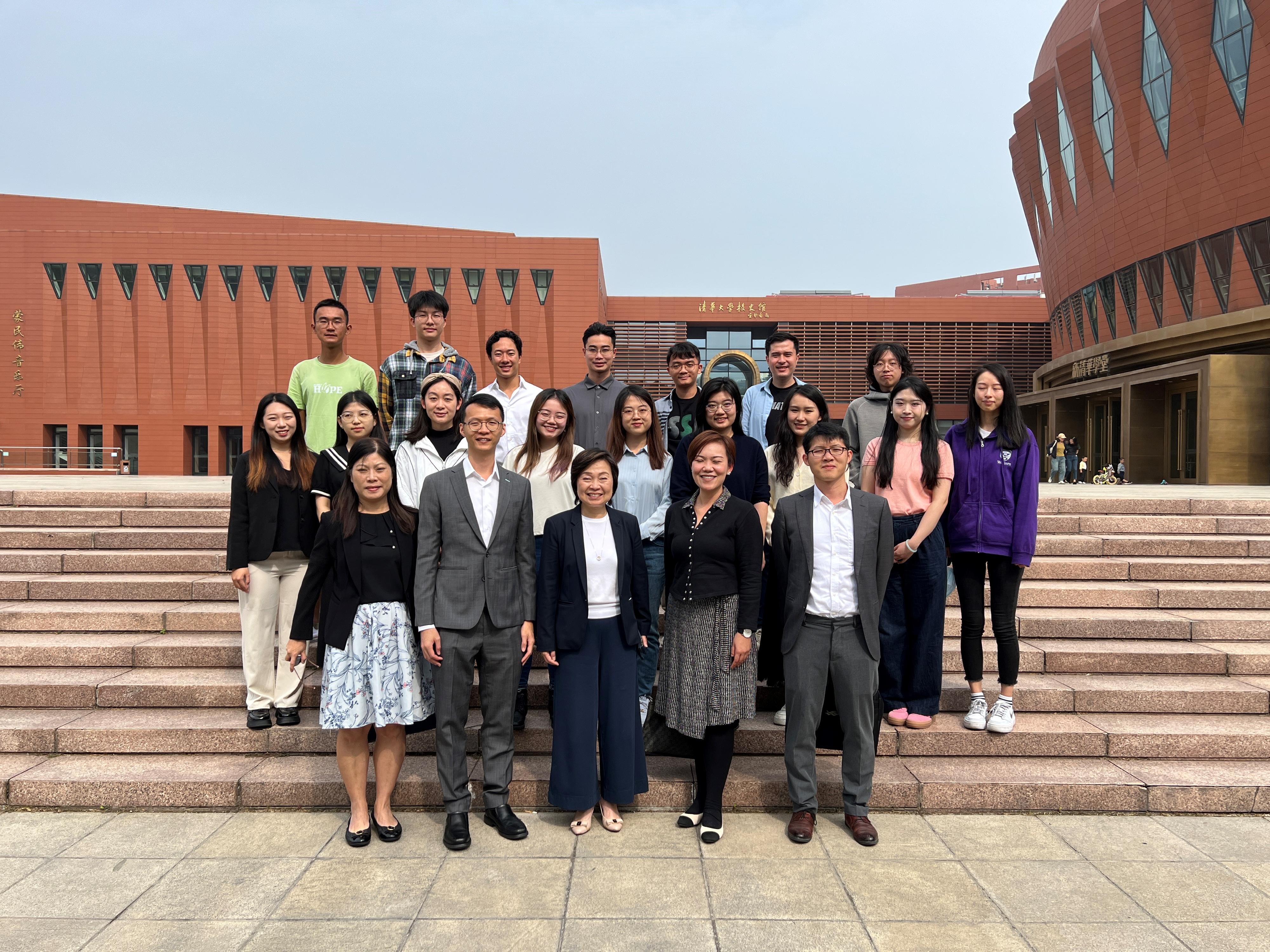 The Secretary for Education, Dr Choi Yuk-lin (front row, centre), visits Tsinghua University in Beijing today (September 26) and meets Hong Kong students studying at the university.