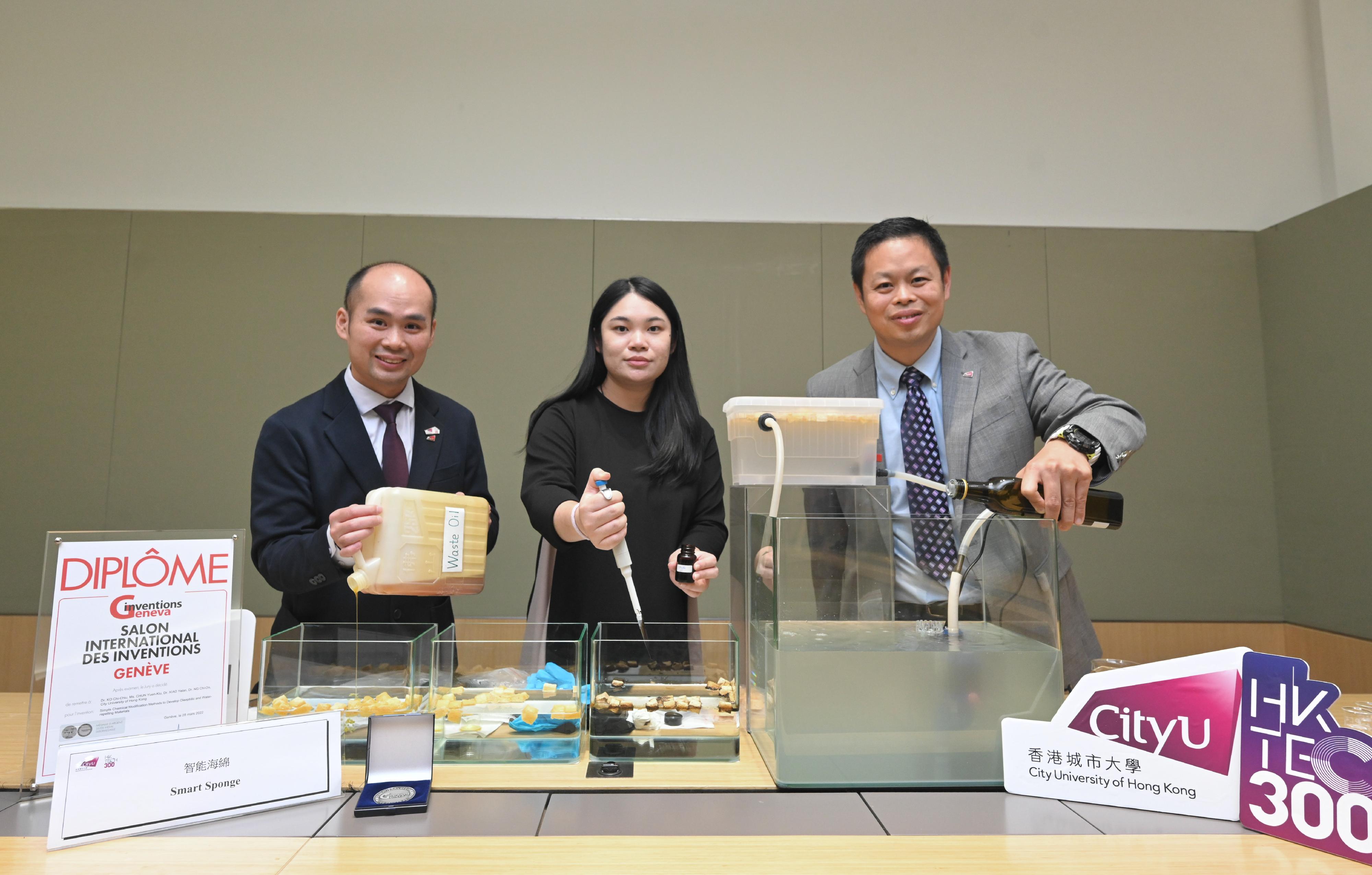 「創新科技嘉年華2023」將於十月二十八日至十一月五日舉行。圖示香港城市大學研發的「智能海綿」。
