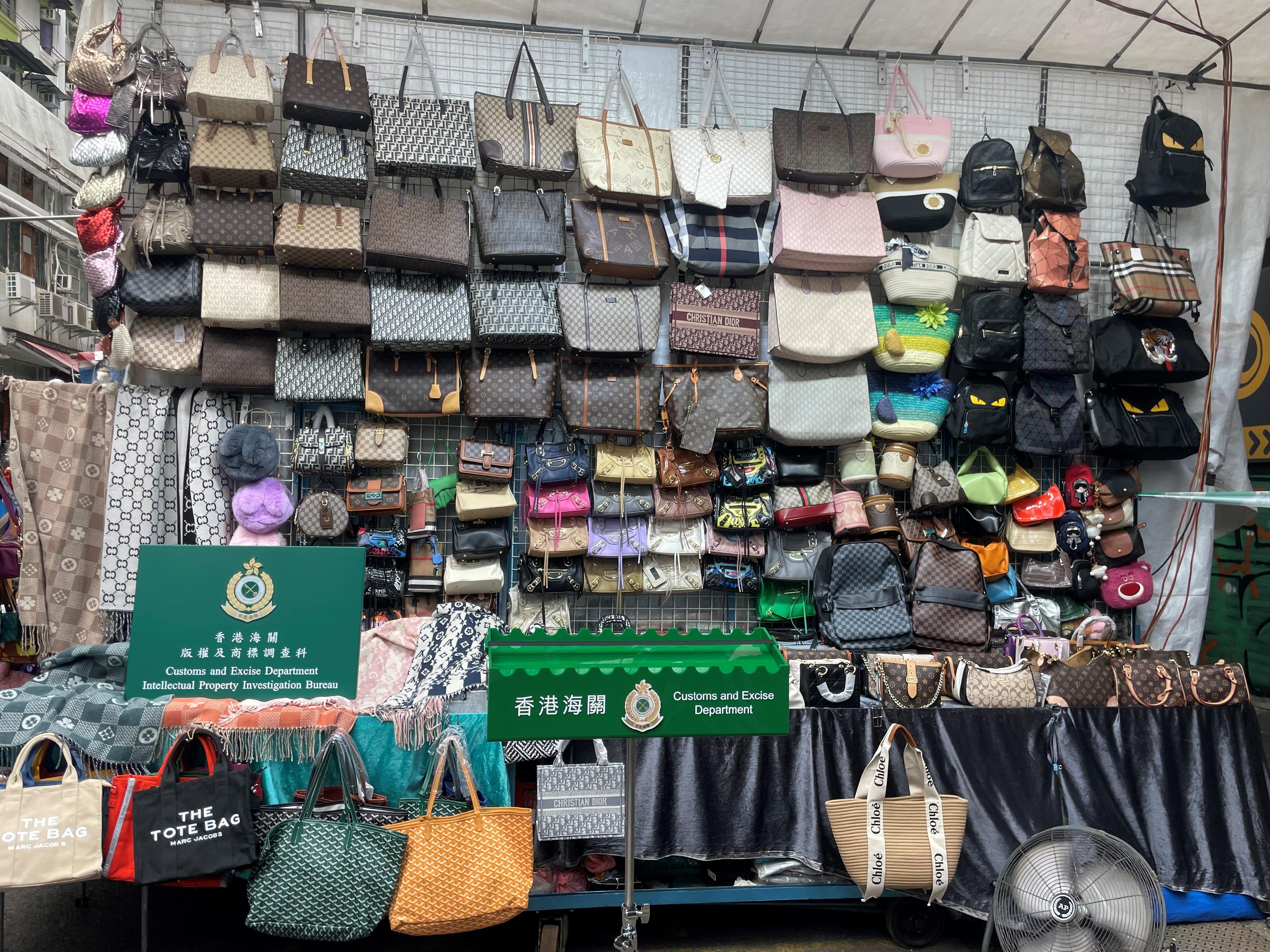 Hong Kong Customs today (September 27) conducted a special operation in Mong Kok to combat the sale of counterfeit goods and seized about 2 000 items of suspected counterfeit goods, including handbags, leather goods and mobile phone accessories, with an estimated market value of about $300,000. Photo shows some of the suspected counterfeit goods seized by Customs officers at a fixed-pitch hawker stall in Mong Kok.