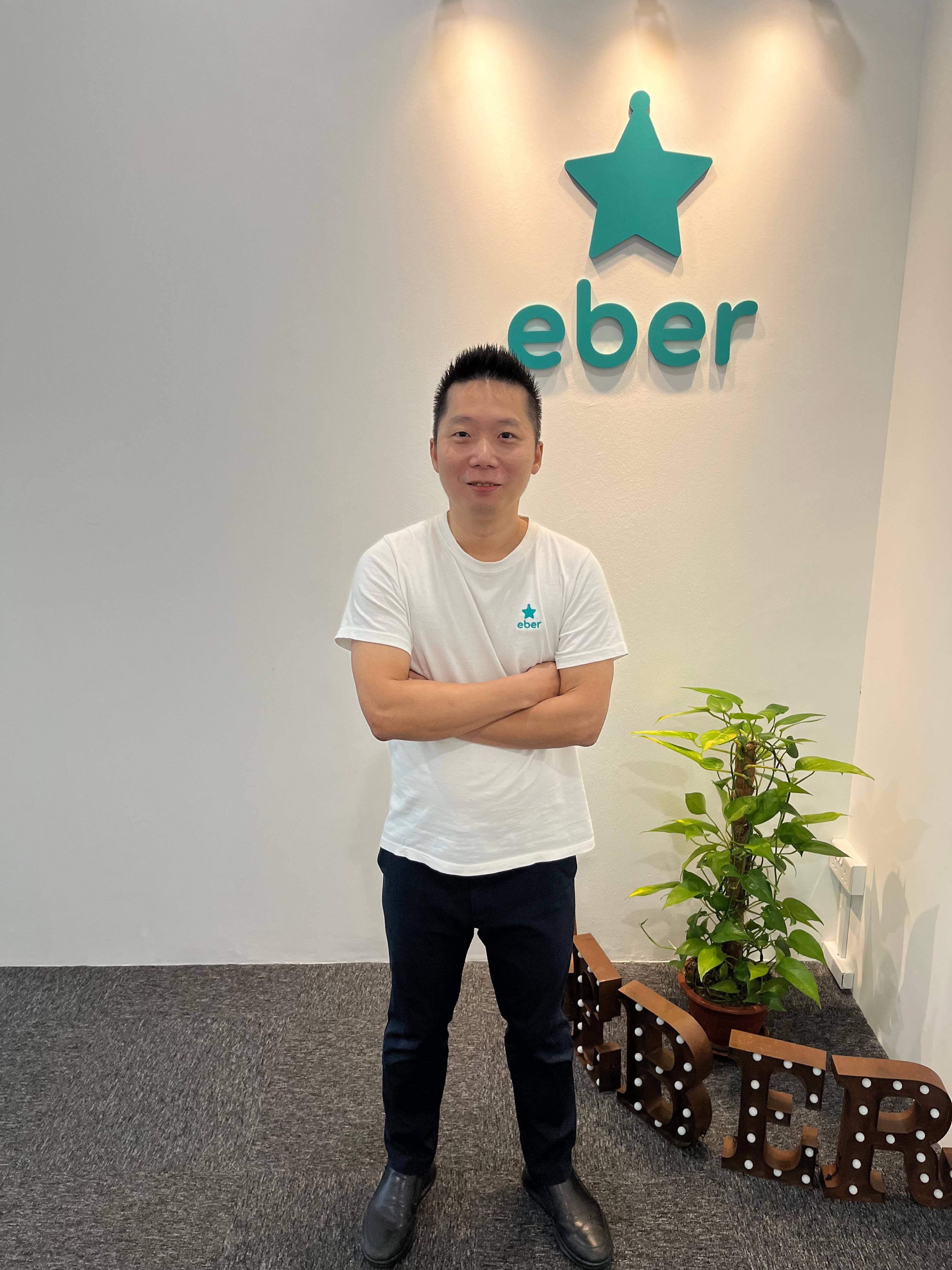 新加坡公司Eber Limited在香港开设的办事处今日（九月二十八日）开幕，为香港和区内公司度身设计顾客忠诚计划营销解决方案。图为Eber创办人和行政总裁欧栢豪。