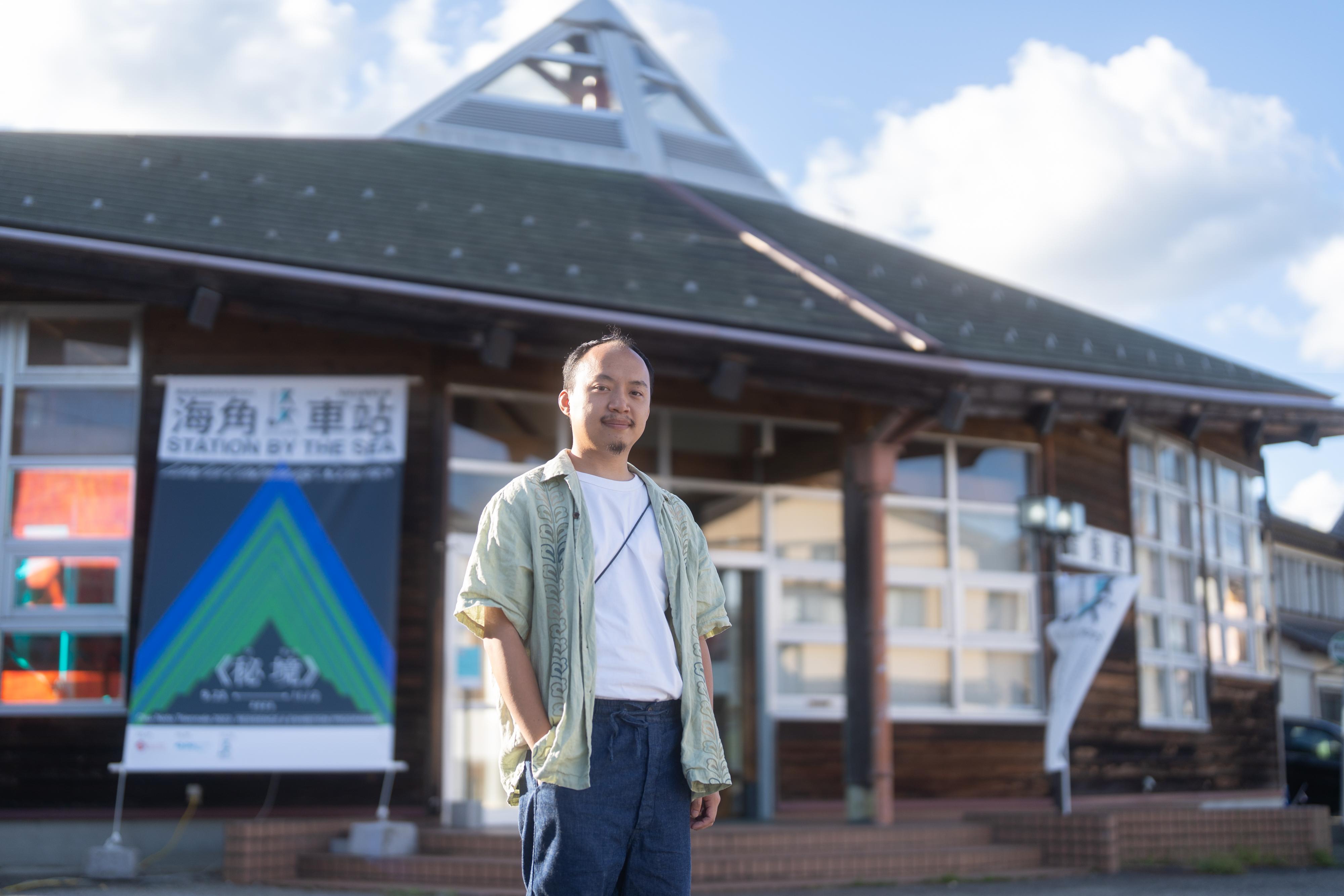 The Station by the Sea at Oku-Noto Triennale 2023 - Residence and Exhibition Programme is now being held until November 12 at the former Ukai Station in the city of Suzu on the Noto Peninsula. Photo shows Hong Kong artist Anthony Ko. 