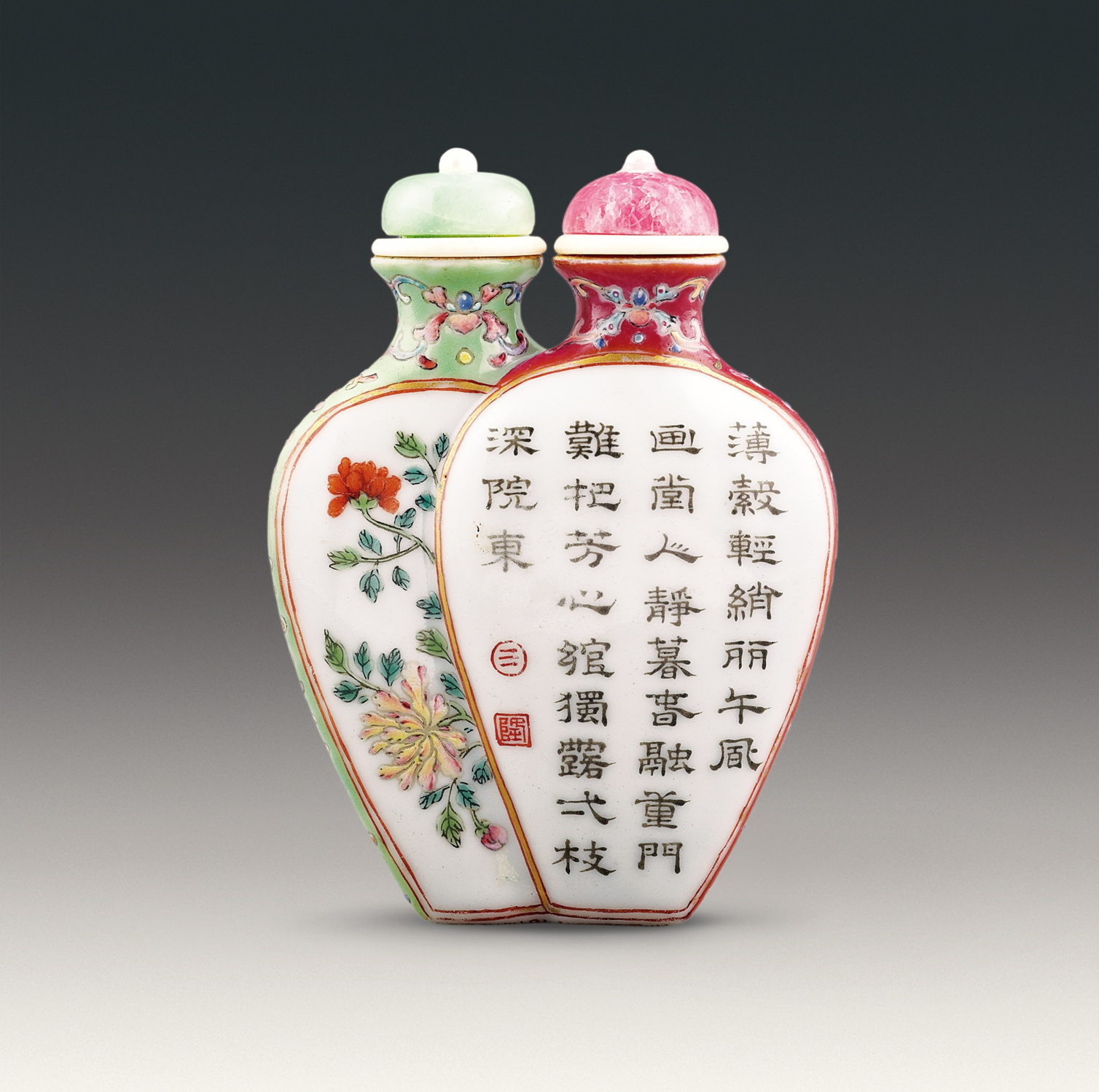 The Hong Kong Museum of Art today (September 28) announced that Christopher and Josephine Sin generously donated nearly 500 pieces of Chinese snuff bottles from the Fuyun Xuan Collection of Chinese Snuff Bottles for the museum's permanent collection. Picture shows the newly donated coupled-vase-shaped snuff bottle with imperial poem and floral design in "fencai" enamels. The bottle is in the form of a double vase from the imperial kiln of the Qing dynasty, decorated on each side with two sets of reserved panels, within which poems written by Emperor Qianlong are inscribed, encapsulating the emperor's aesthetic taste.