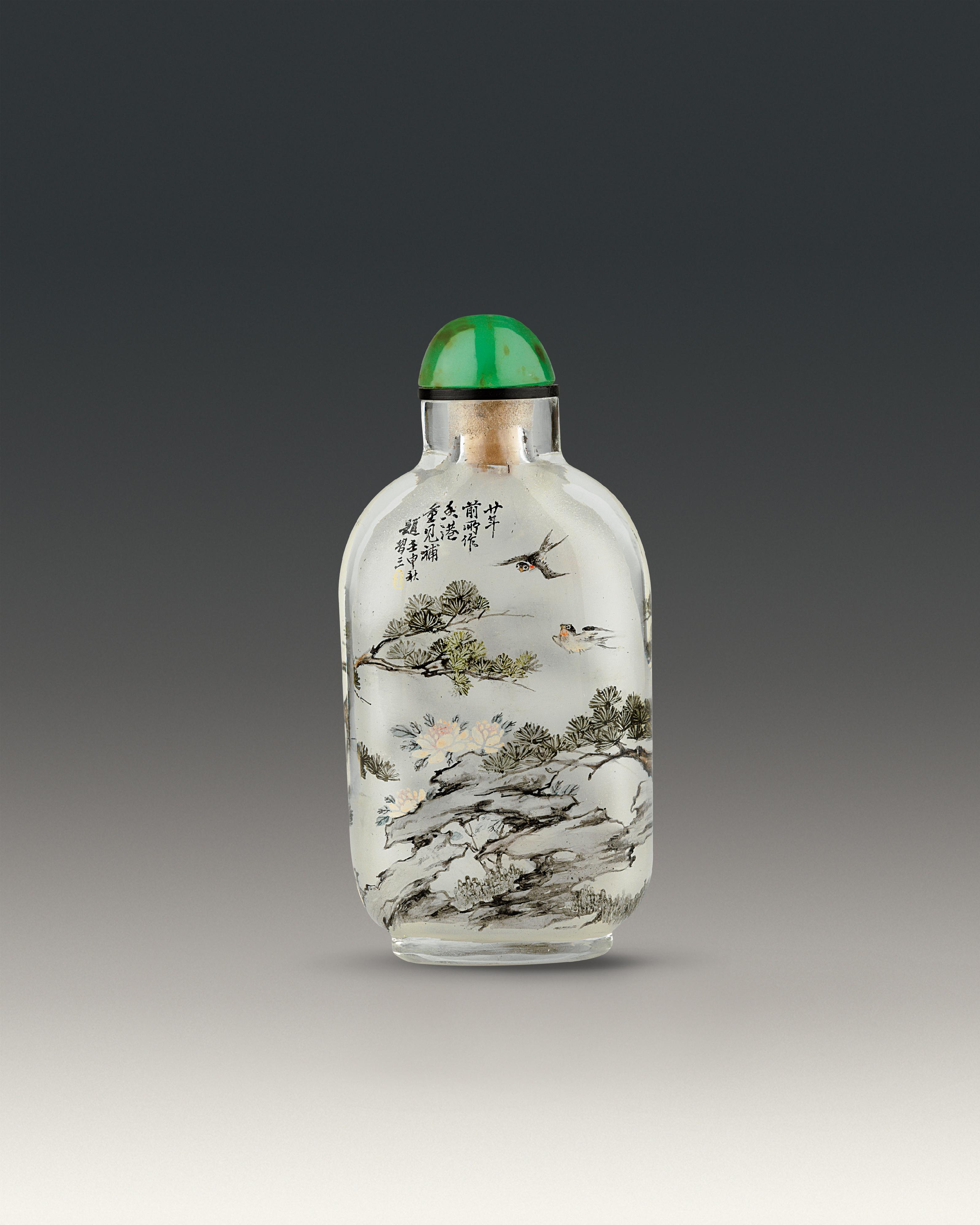 The Hong Kong Museum of Art today (September 28) announced that Christopher and Josephine Sin generously donated nearly 500 pieces of Chinese snuff bottles from the Fuyun Xuan Collection of Chinese Snuff Bottles for the museum's permanent collection. Picture shows the newly donated glass snuff bottle inside-painted with flowers and birds design, painted by Wang Xisan in 1968. Wang met Mr Sin in 1992 and added an inscription as a testament to the invaluable friendship between a collector and a master artisan.