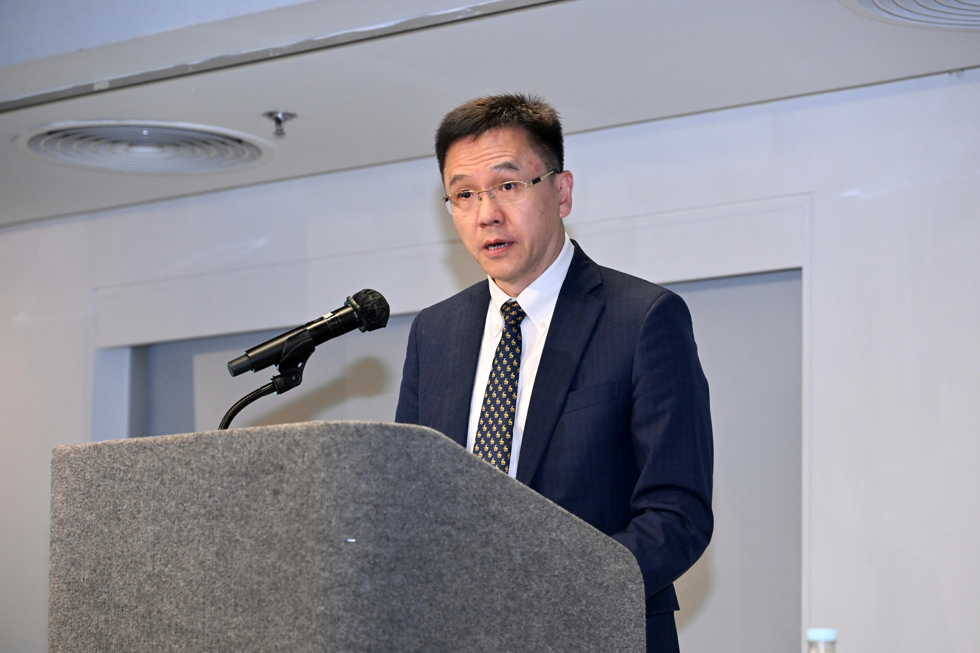 The Innovation and Technology Commission today (September 28) held a forum to announce to universities the official launch of the Research, Academic and Industry Sectors One-plus Scheme (RAISe+ Scheme) in mid-October this year. Photo shows the Secretary for Innovation, Technology and Industry, Professor Sun Dong, speaking at the forum.

