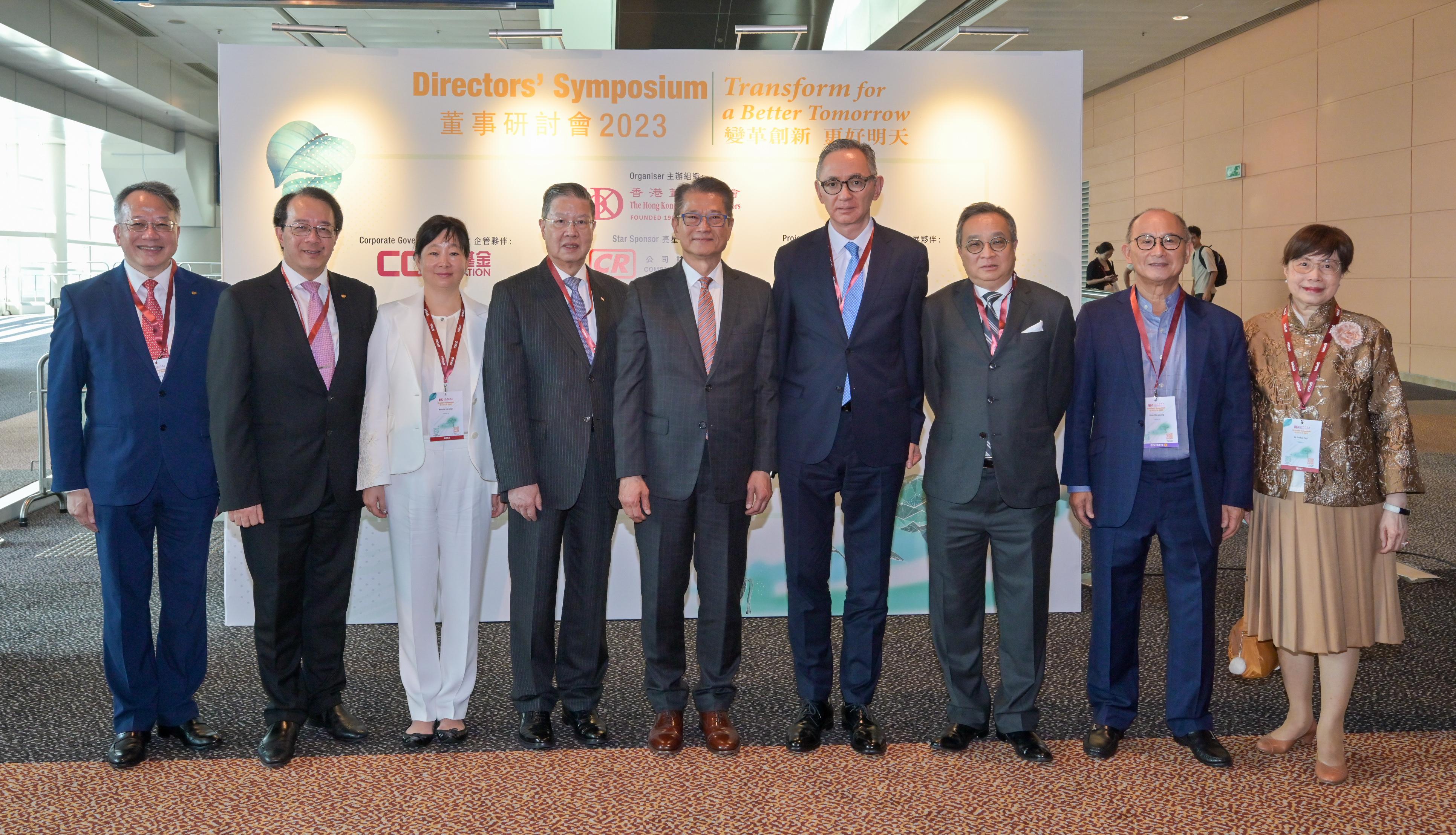 The Financial Secretary, Mr Paul Chan, attended the Hong Kong Institute of Directors' (HKIoD) Symposium 2023 today (September 28). Photo shows Mr Chan (centre); the Chairman of HKIoD, Dr Christopher To (fourth right); the Chief Executive Officer of HKIoD, Dr Carlye Tsui (first right), and other HKIoD members. 