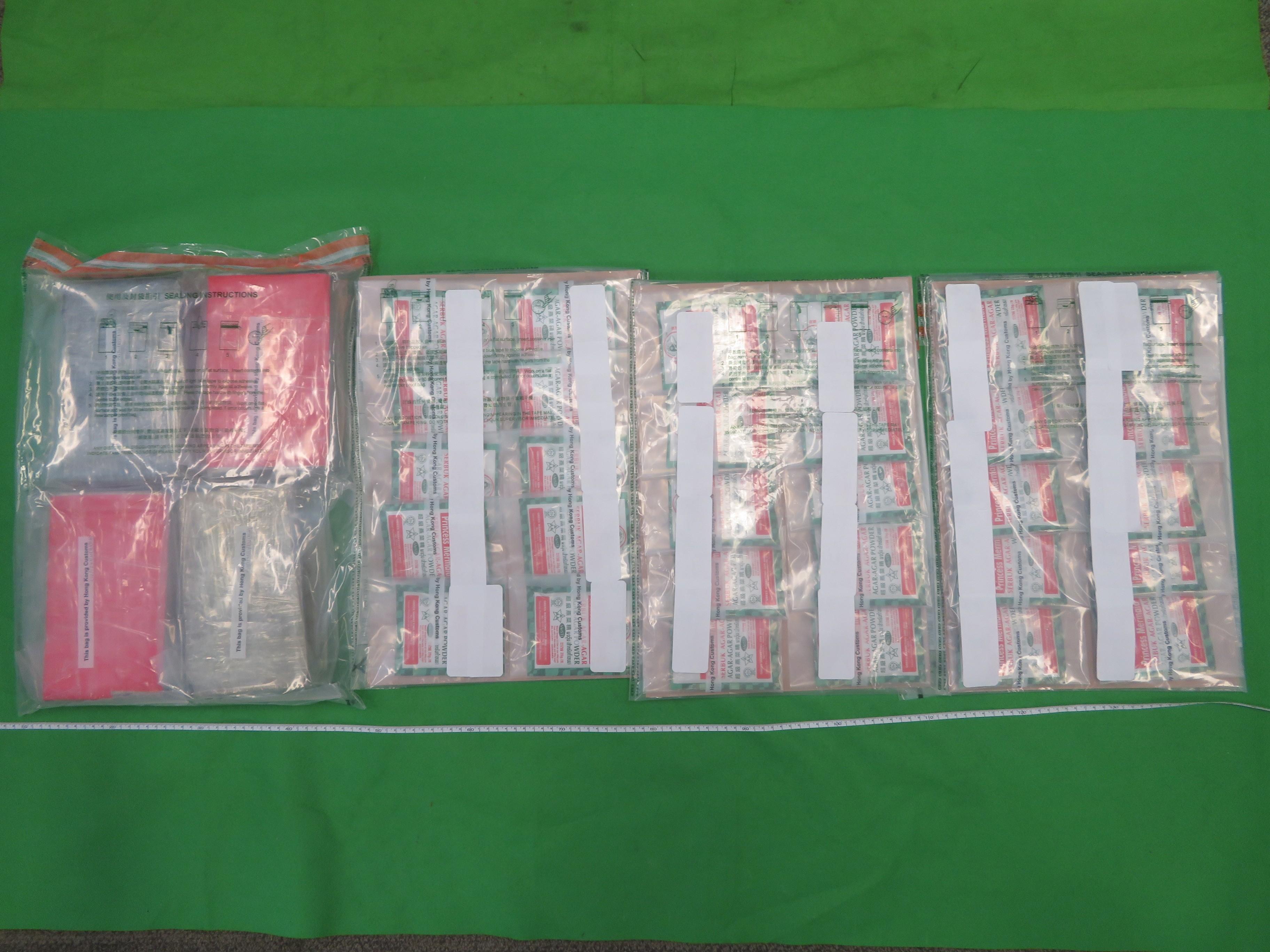 Hong Kong Customs yesterday (September 28) seized about 6 kilograms of suspected cocaine with a total estimated market value of about $6.1 million in Causeway Bay. Photo shows the suspected cocaine seized.
