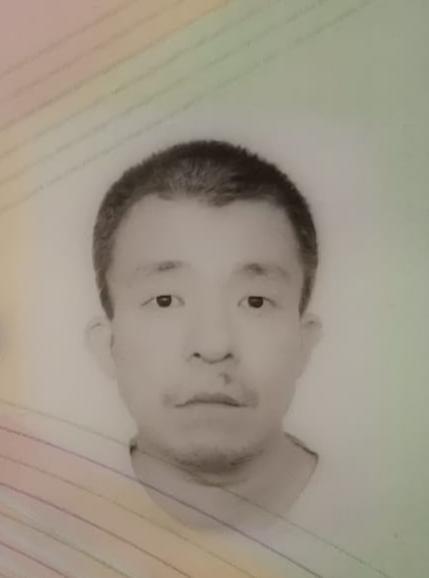 Ko Kong-sing, aged 54, is about 1.5 metres tall, 65 kilograms in weight and of medium build. He has a round face with yellow complexion and short black hair. He was last seen wearing a white short-sleeved shirt, black trousers, black shoes and carrying a black and yellow rucksack.