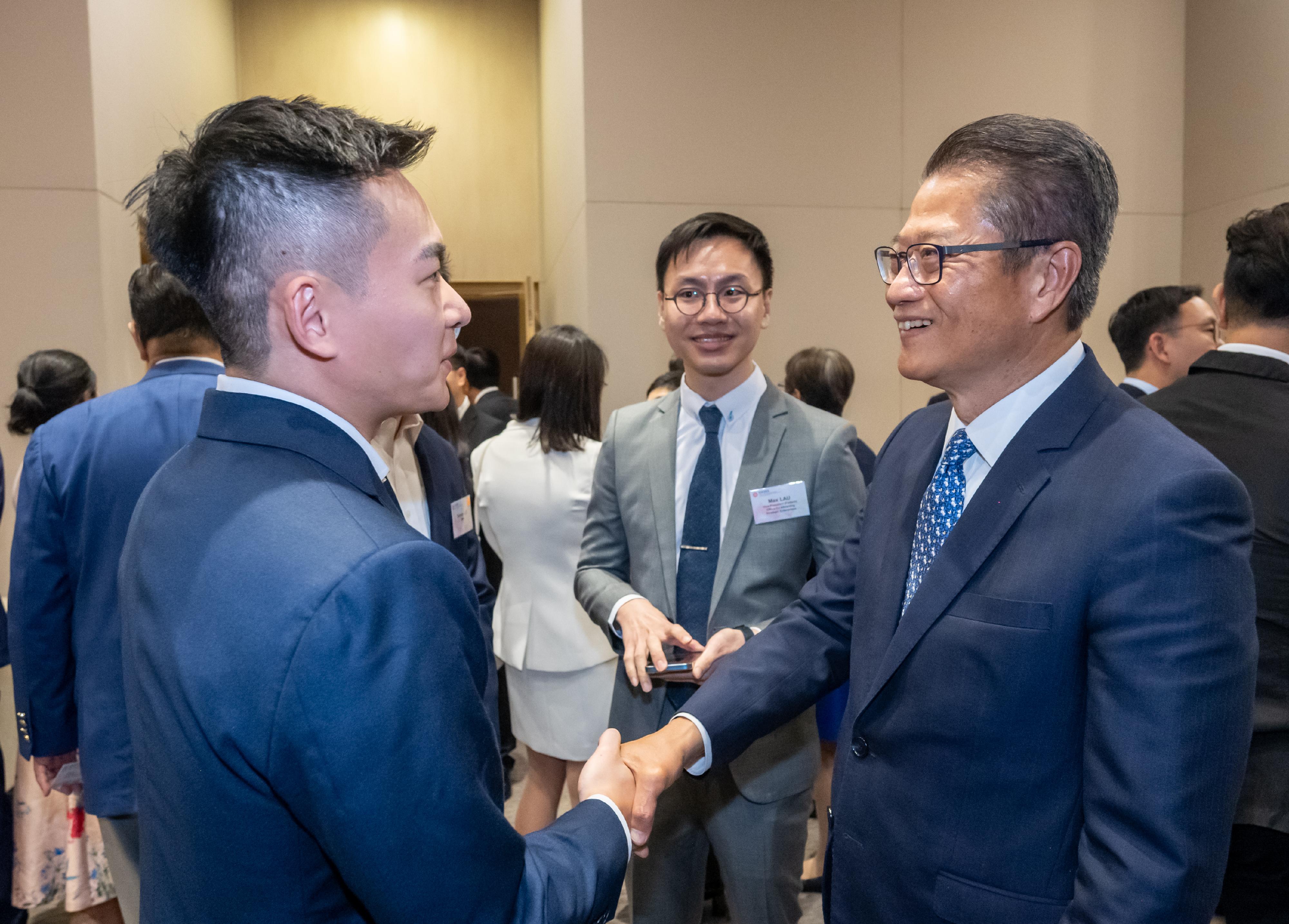The Office for Attracting Attracting Strategic Enterprises (OASES) held the Launching Ceremony of OASES Partnership. Photo shows the Financial Secretary, Mr Paul Chan (first right), interacting with the representatives of strategic enterprises.