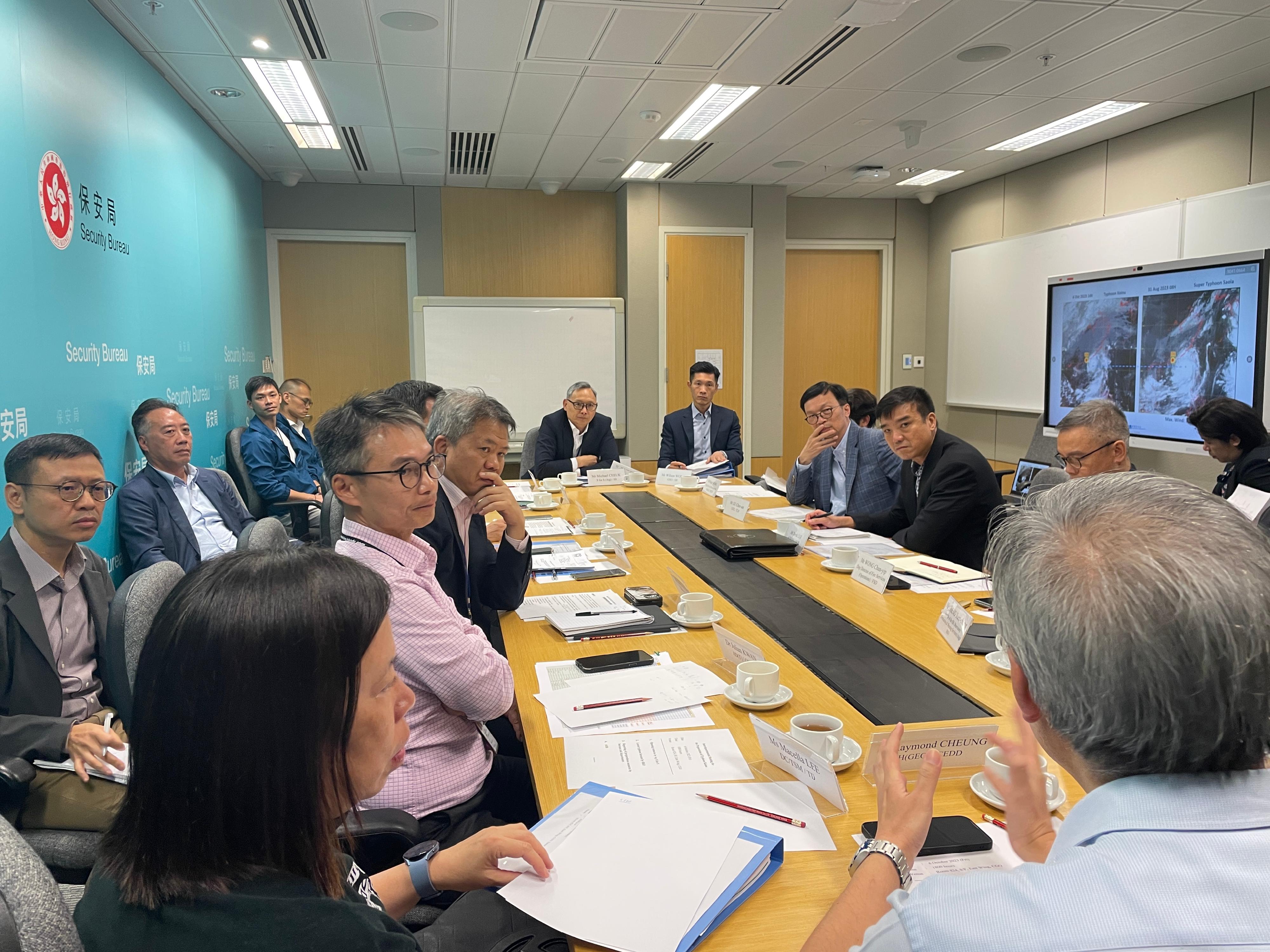 With Typhoon Koinu approaching Hong Kong, the Acting Secretary for Security, Mr Michael Cheuk, chaired an interdepartmental meeting this afternoon (October 6) to co-ordinate the preparatory work of various departments in response to Koinu.