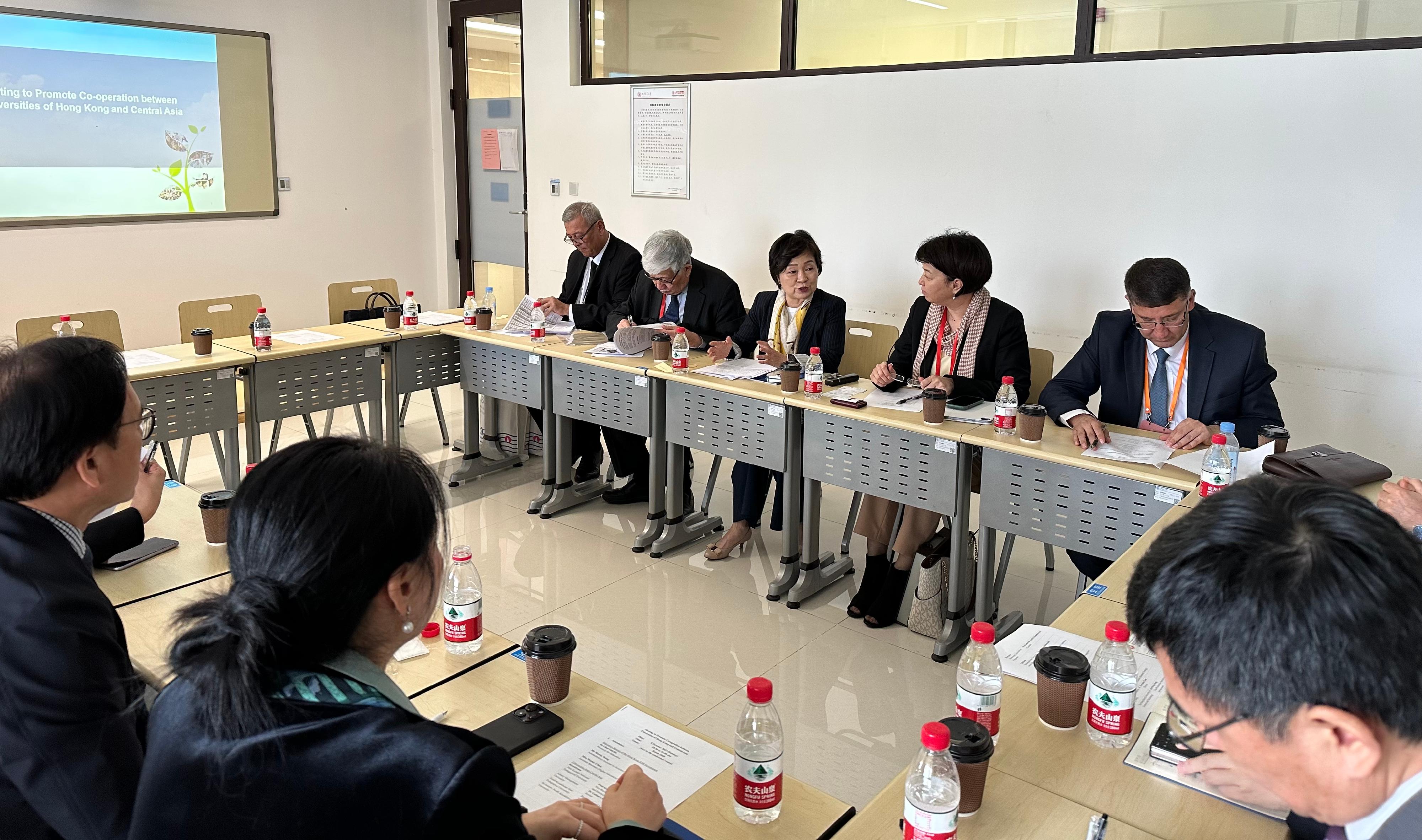 The Secretary for Education, Dr Choi Yuk-lin (third right), led a university delegation to attend a meeting to promote co-operation between higher education institutions of Hong Kong and Central Asia in Xi'an on October 8.