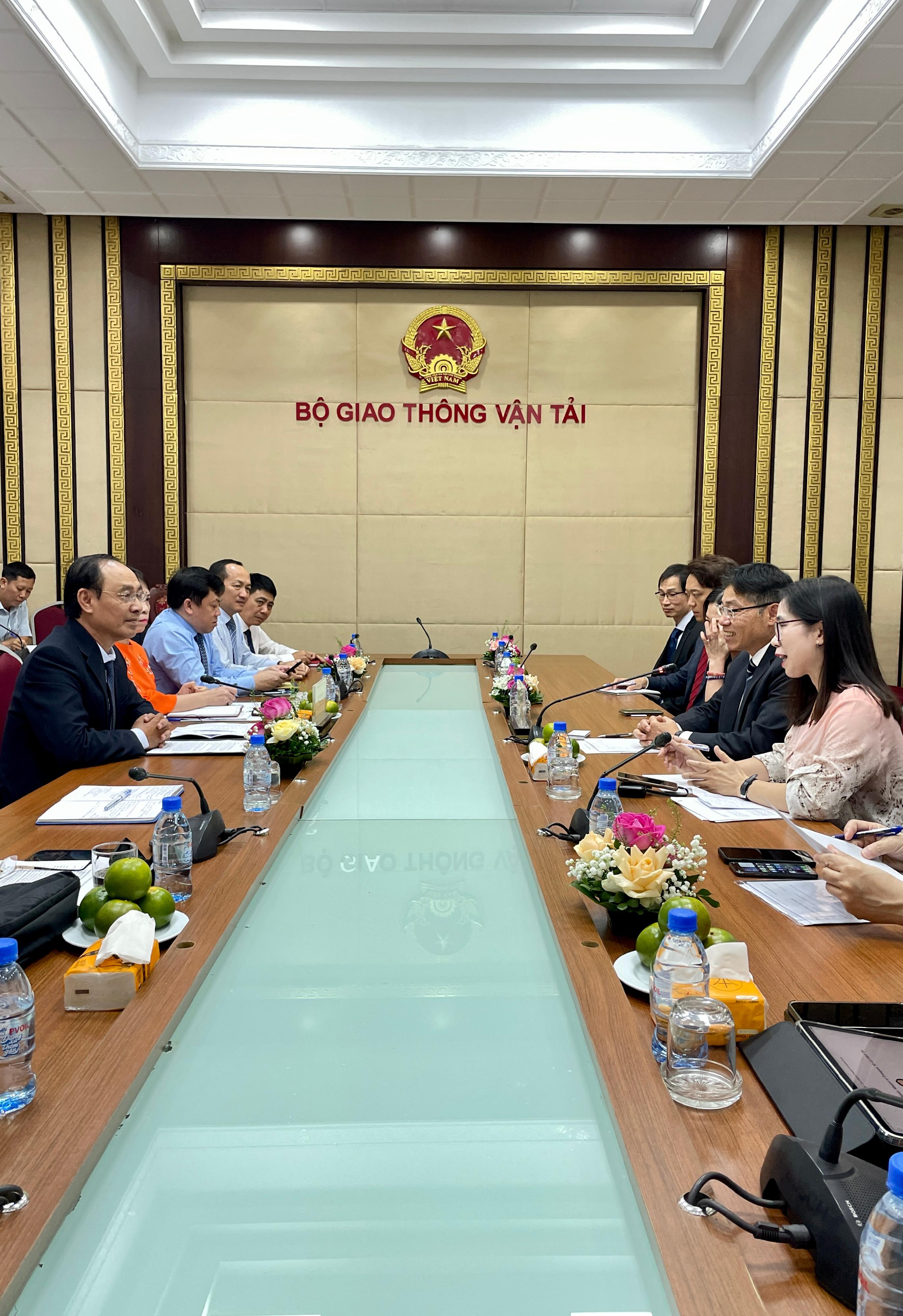 The Secretary for Transport and Logistics, Mr Lam Sai-hung (second right), met with the Deputy Minister of Transport of Vietnam, Mr Le Dinh Tho (first left), in Hanoi today (October 11). They exchanged views on issues of mutual concern and explored business opportunities between Hong Kong and Vietnam. 