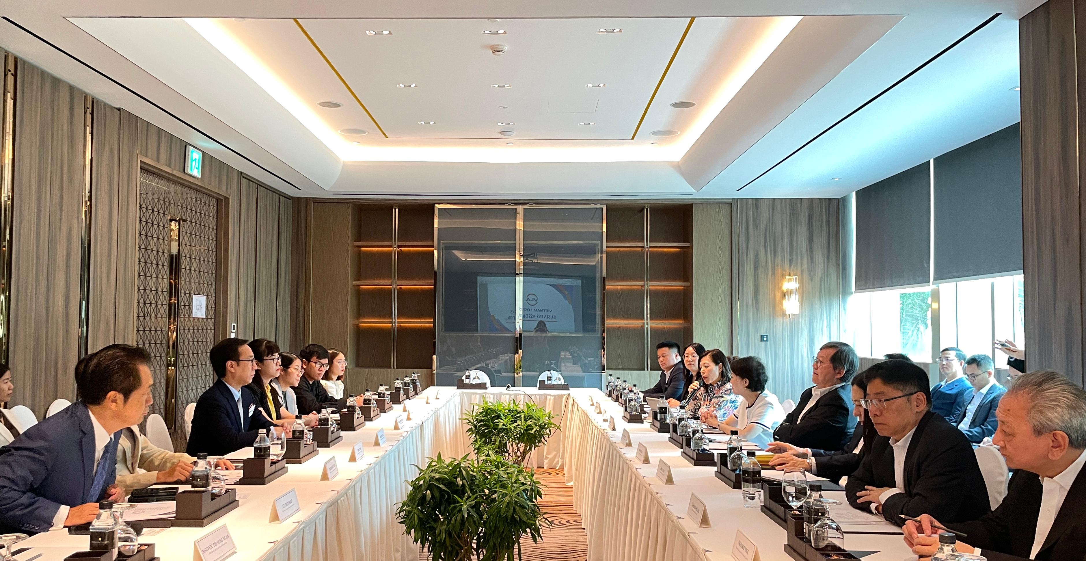 The Secretary for Transport and Logistics, Mr Lam Sai-hung (second right), led a delegation comprising more than 10 members of the Hong Kong Logistics Development Council to continue their visit to Ho Chi Minh City, Vietnam, and meet with representatives from the Vietnam Logistics Business Association today (October 12).